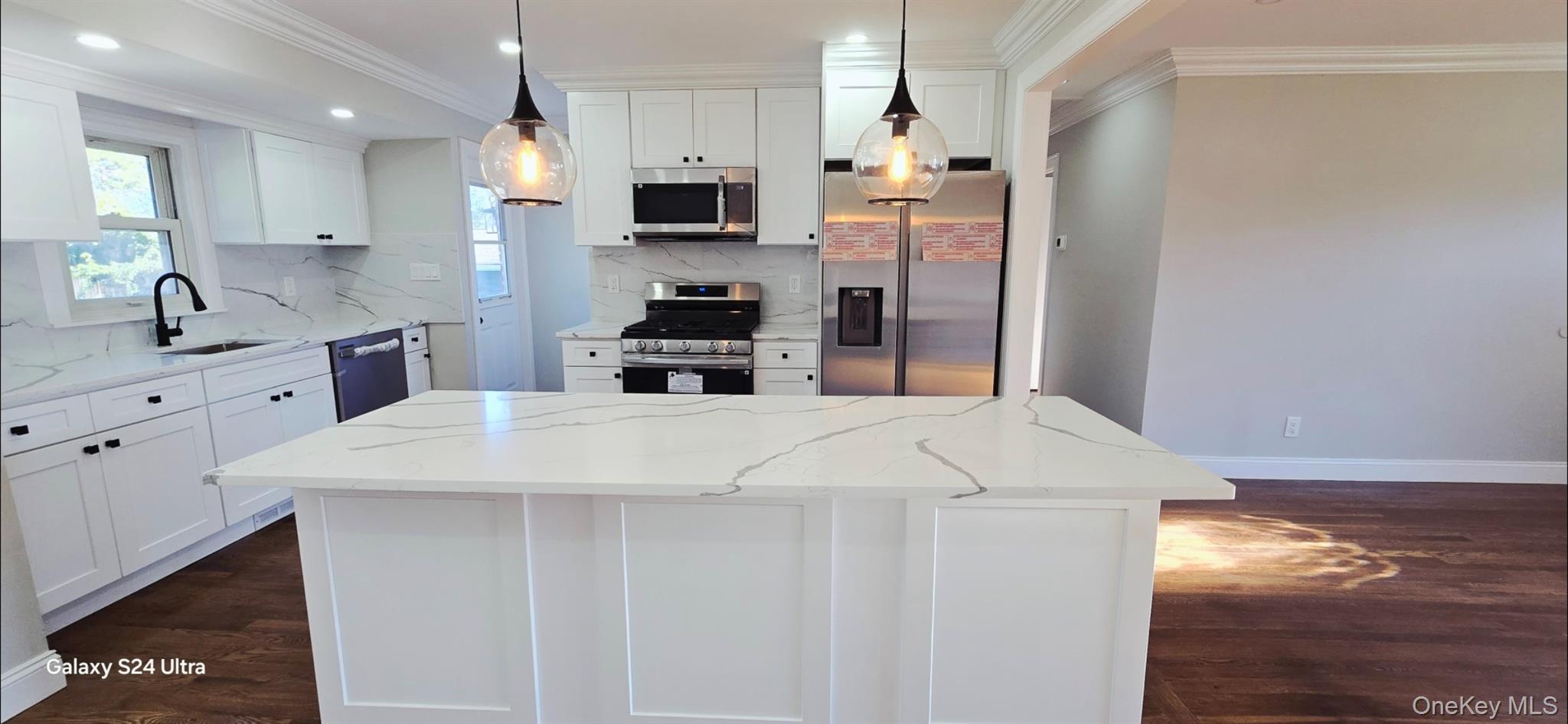 125 Burlington Avenue, Deer Park, NY 11729