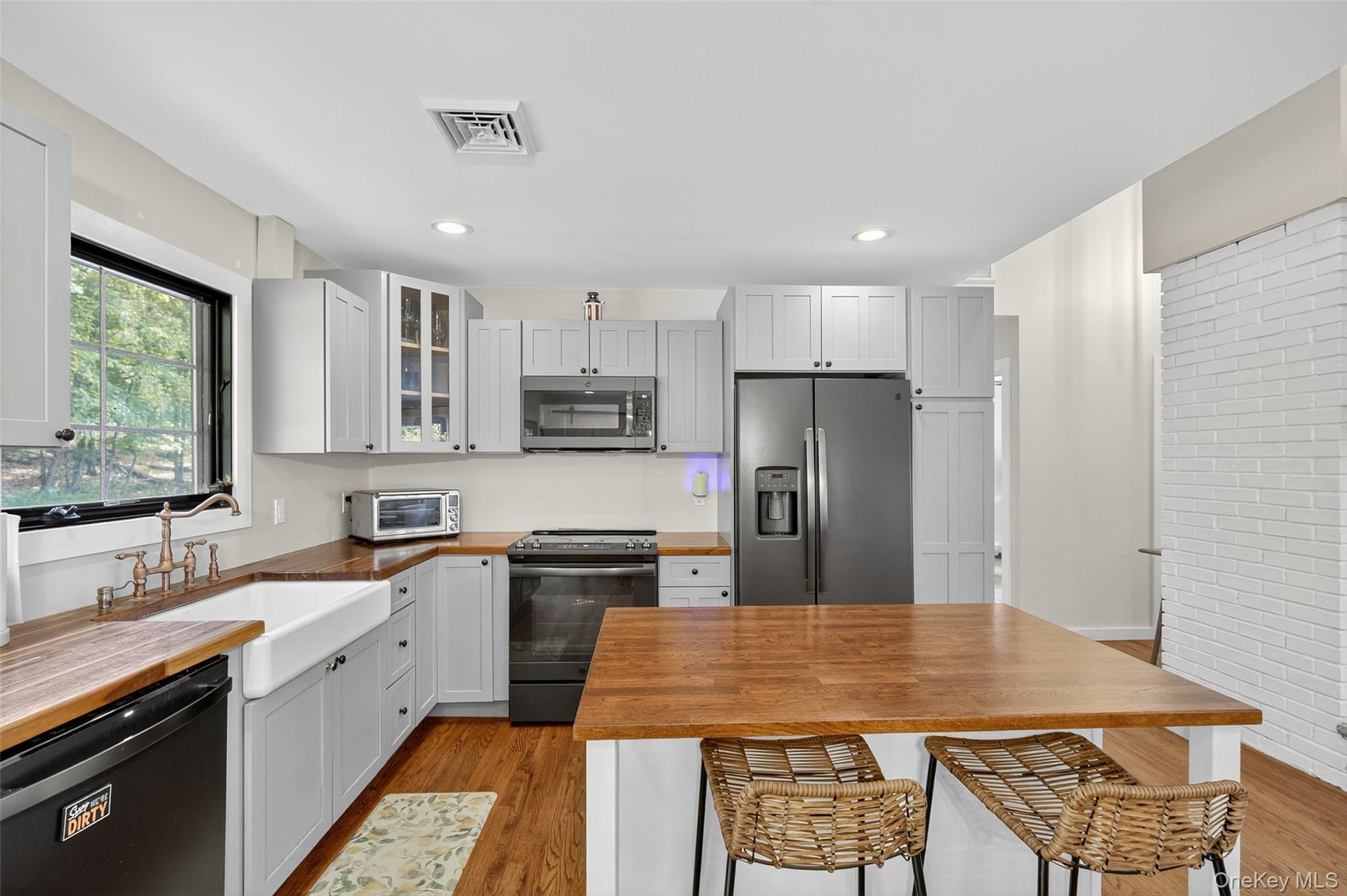 58 Cole Road, Pleasant Valley, NY 12569