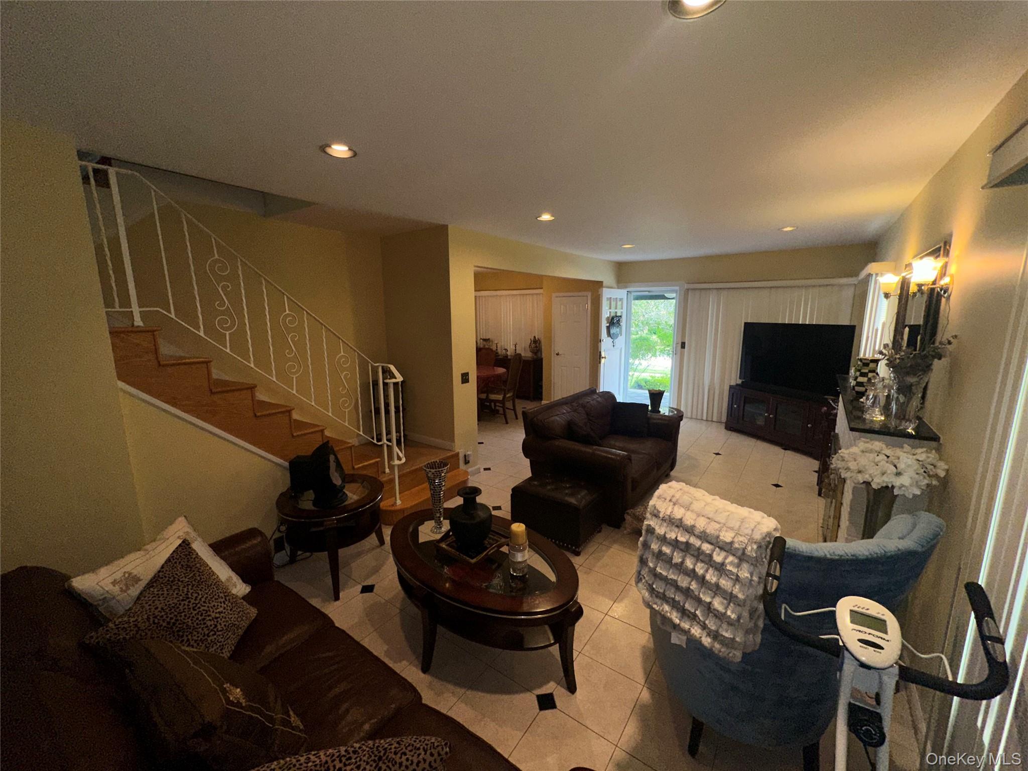 9 Christabel Street, Lynbrook, NY 11563