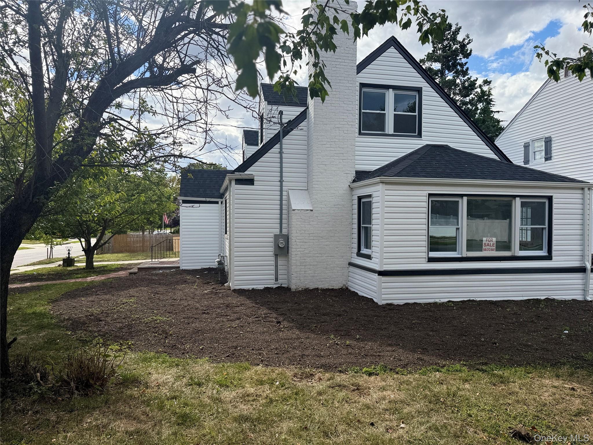 70 Morris Avenue, Malverne, NY 11565