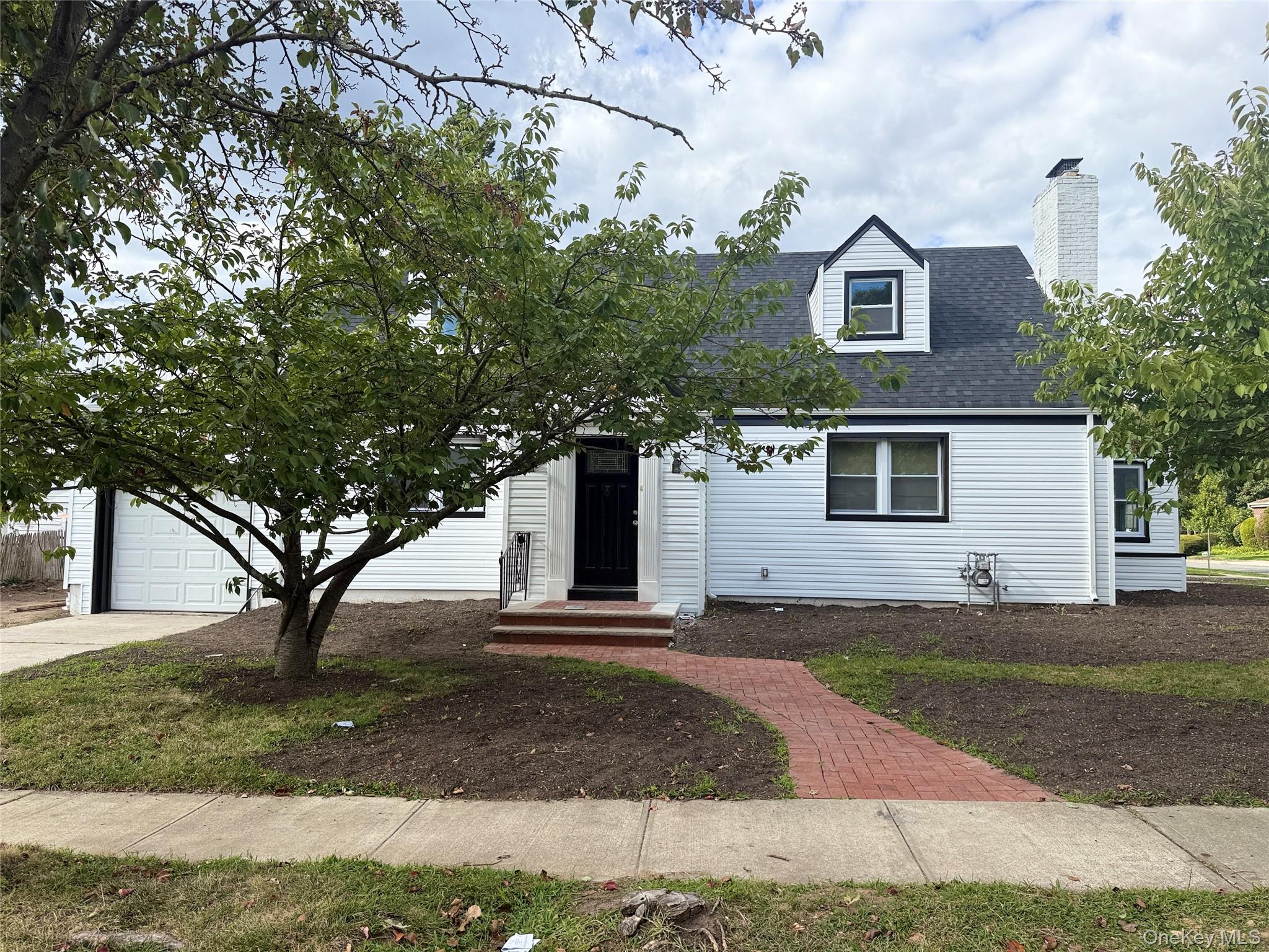 70 Morris Avenue, Malverne, NY 11565