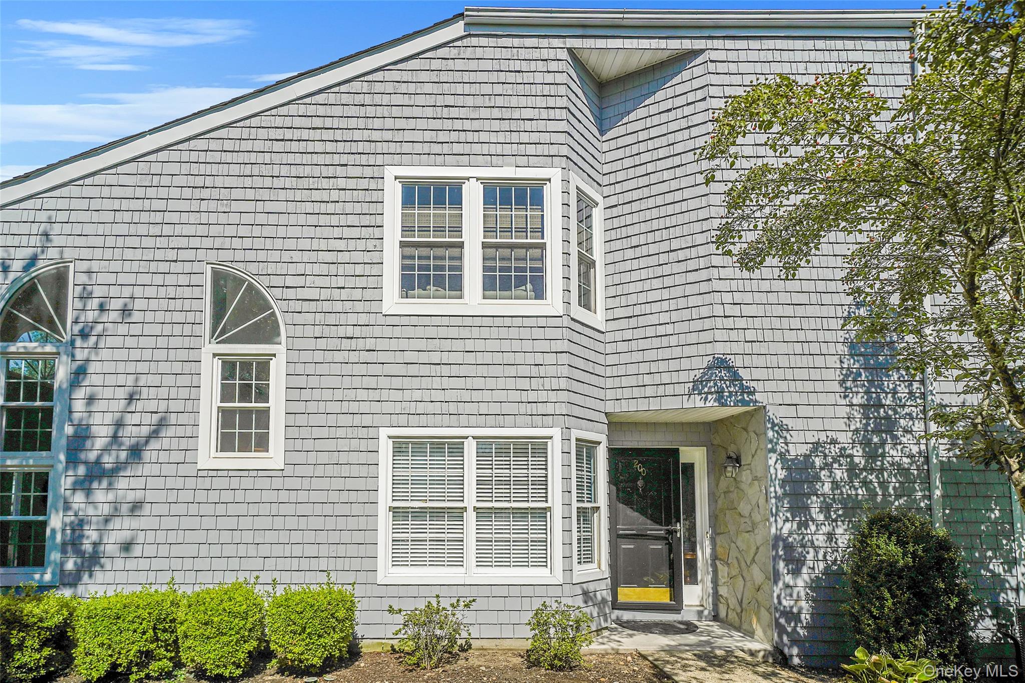 200 Lakebridge Drive N, Kings Park, NY 11754