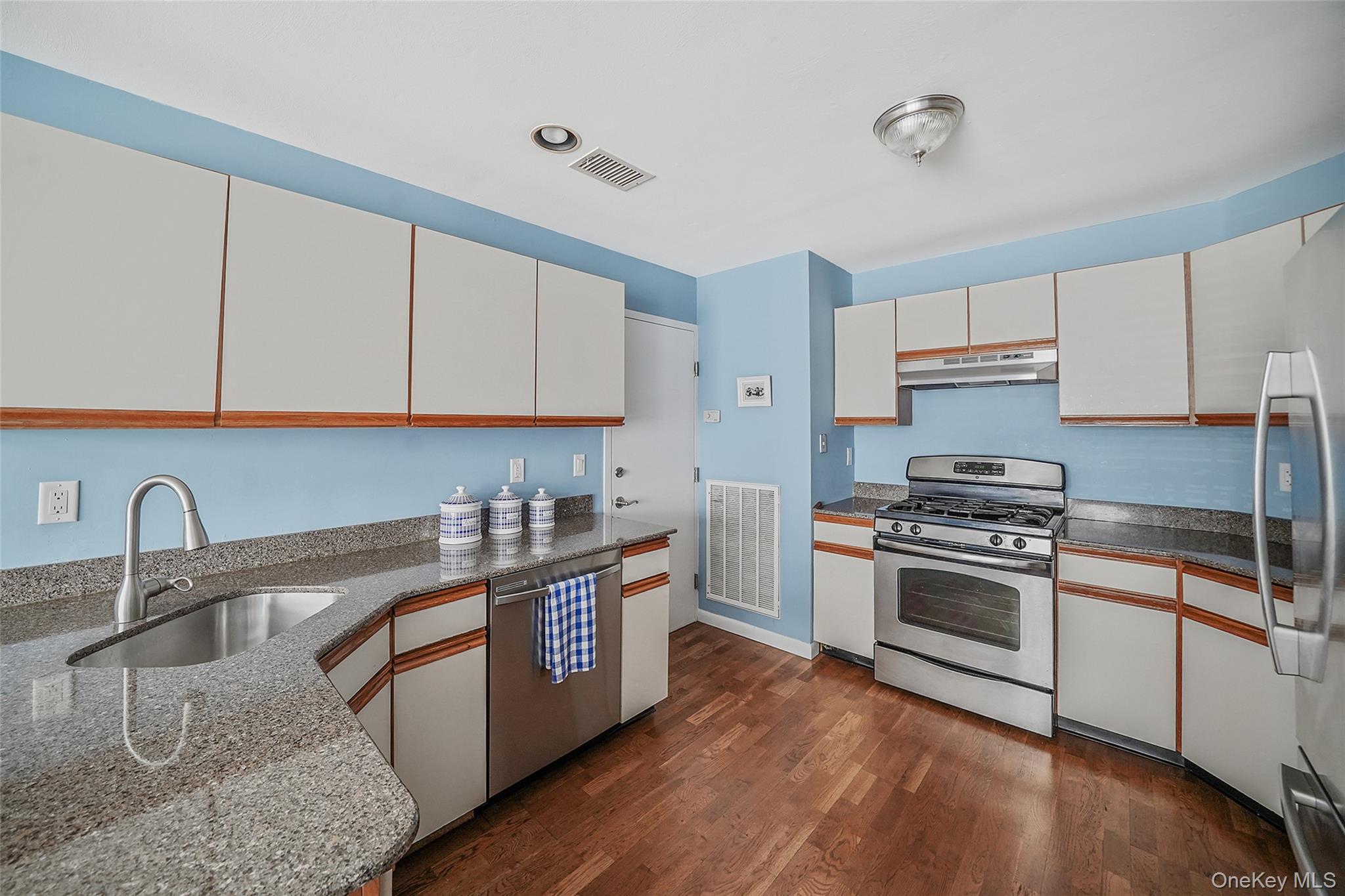 200 Lakebridge Drive N, Kings Park, NY 11754