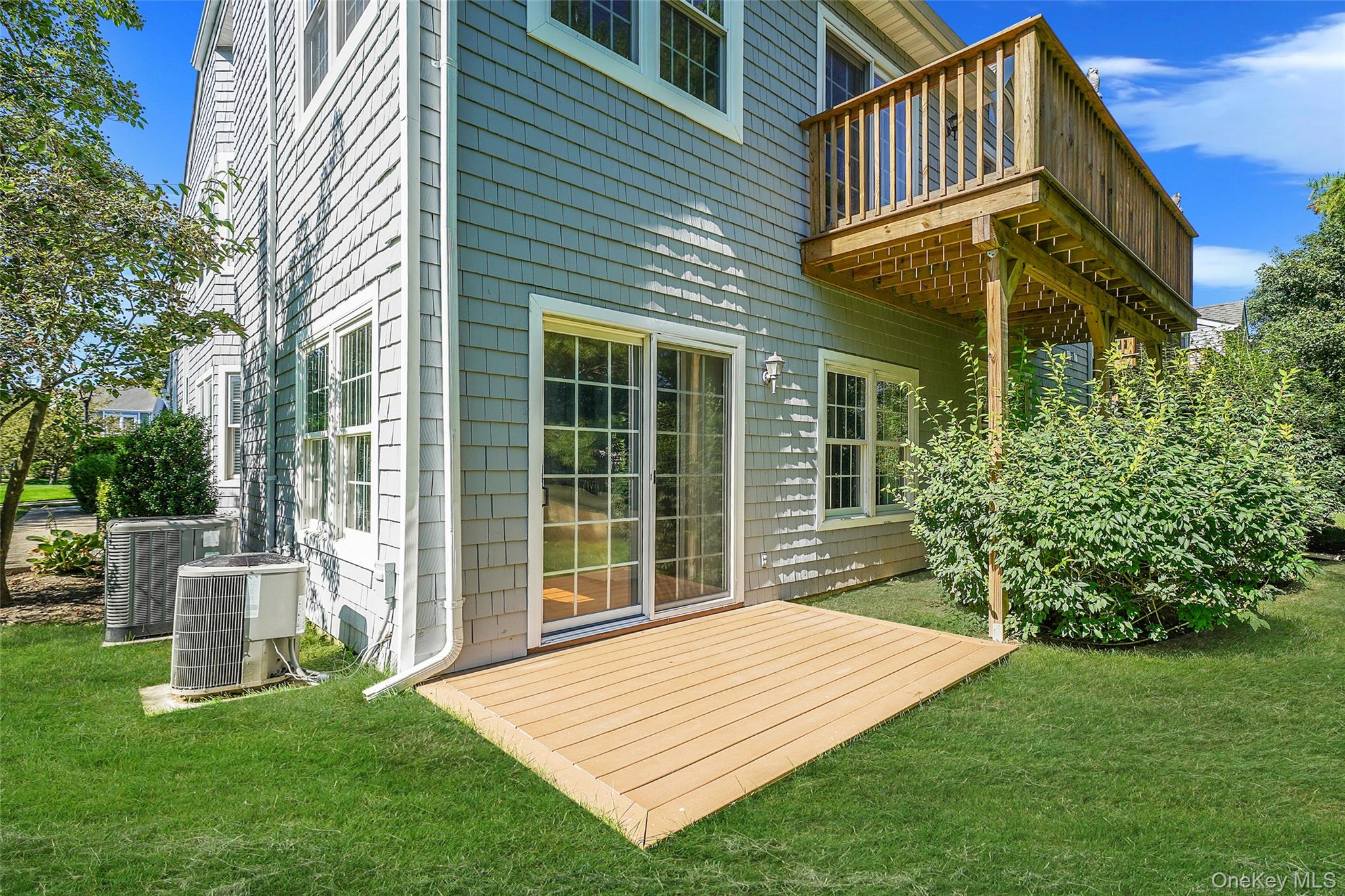 200 Lakebridge Drive N, Kings Park, NY 11754