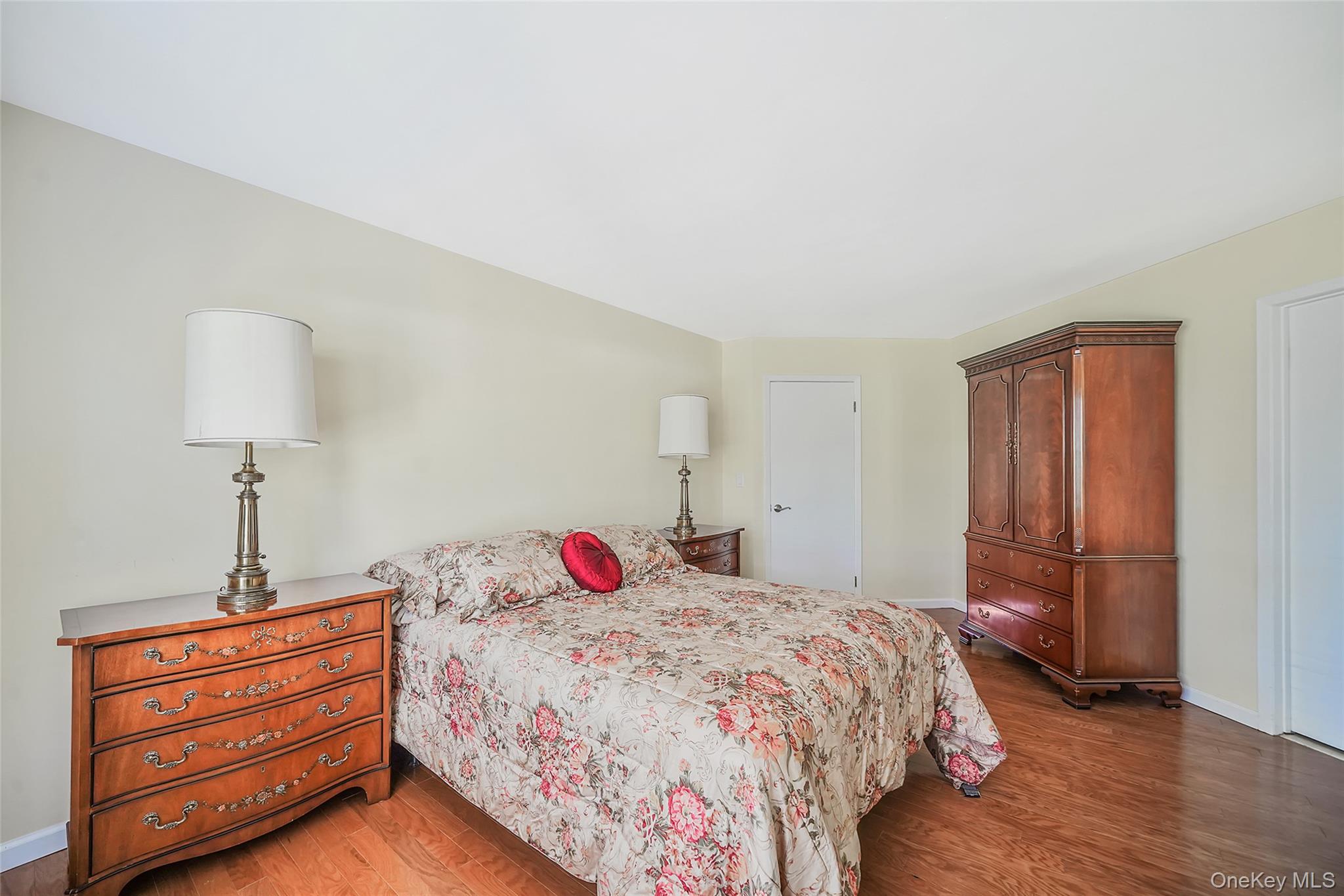 200 Lakebridge Drive N, Kings Park, NY 11754