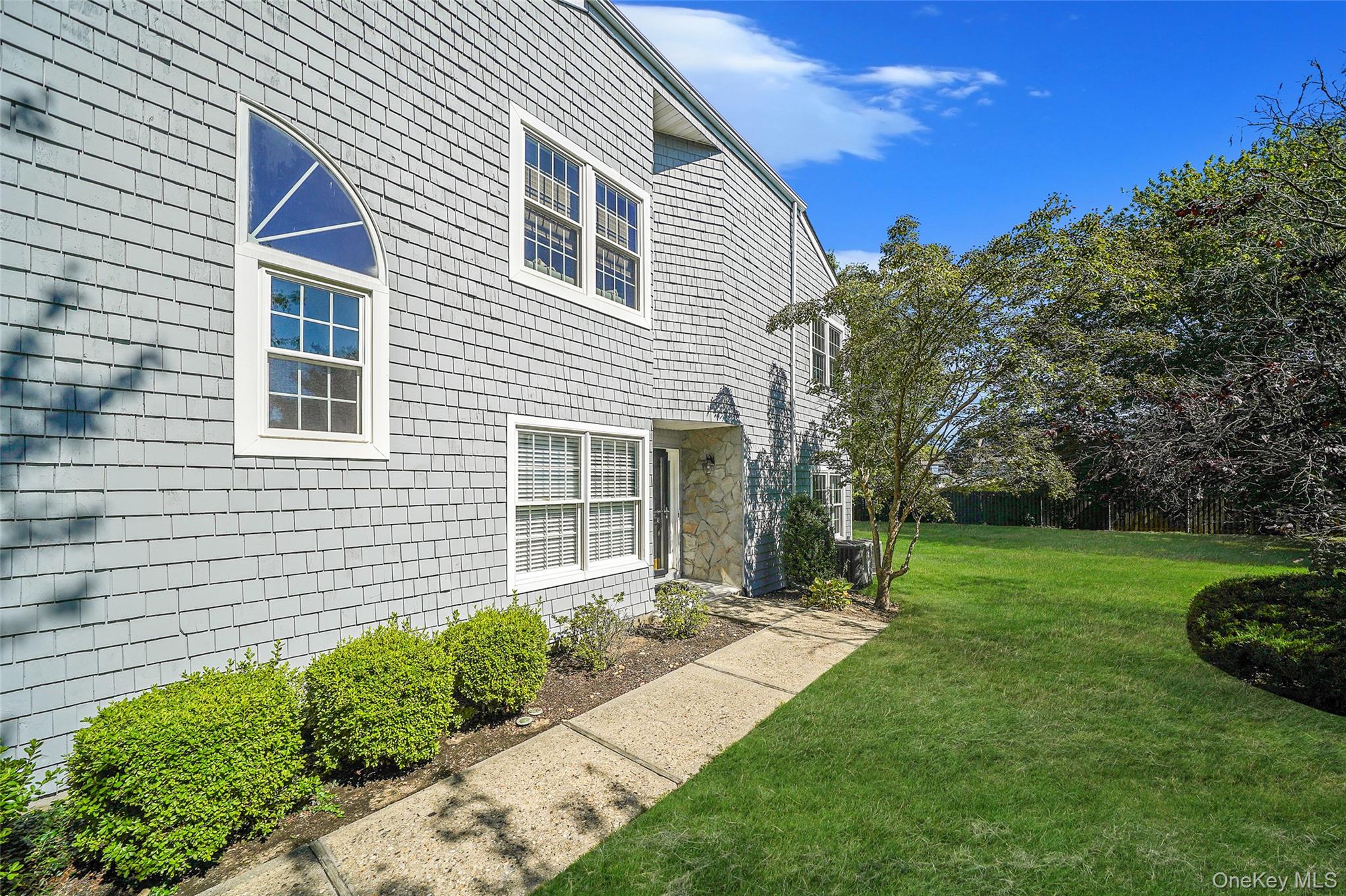 200 Lakebridge Drive N, Kings Park, NY 11754