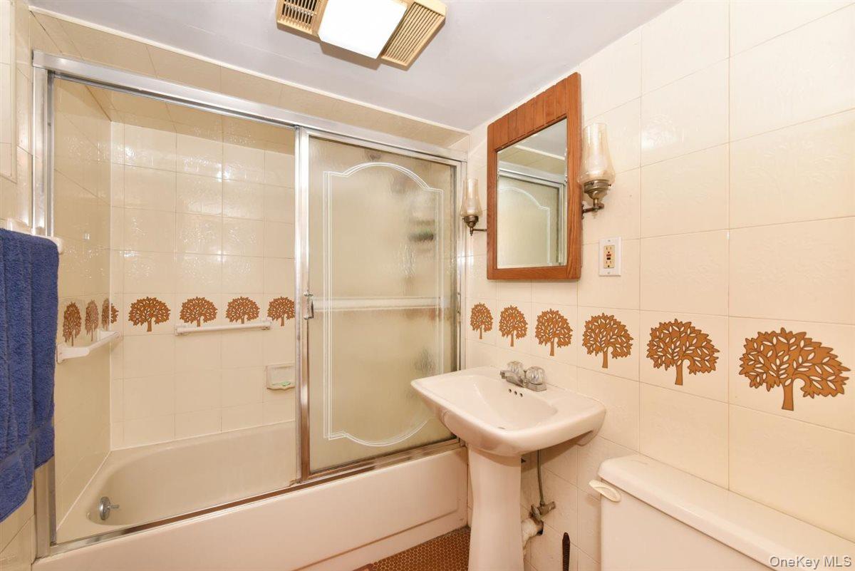 139-30 Coolidge Avenue, Briarwood, NY 11435