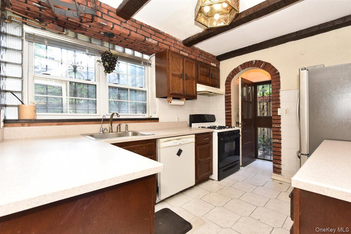 139-30 Coolidge Avenue, Briarwood, NY 11435