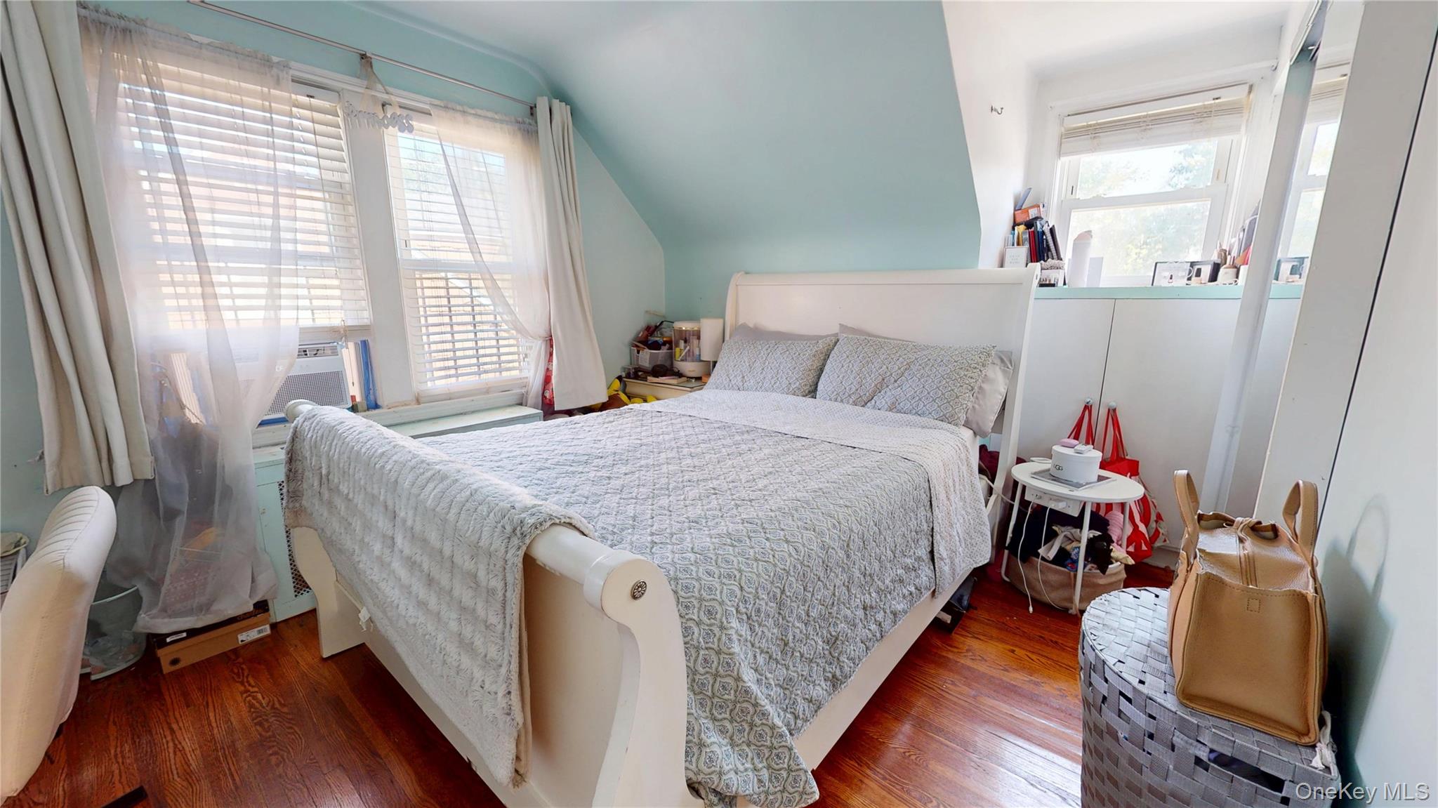 14 Plymouth Street, New Hyde Park, NY 11040