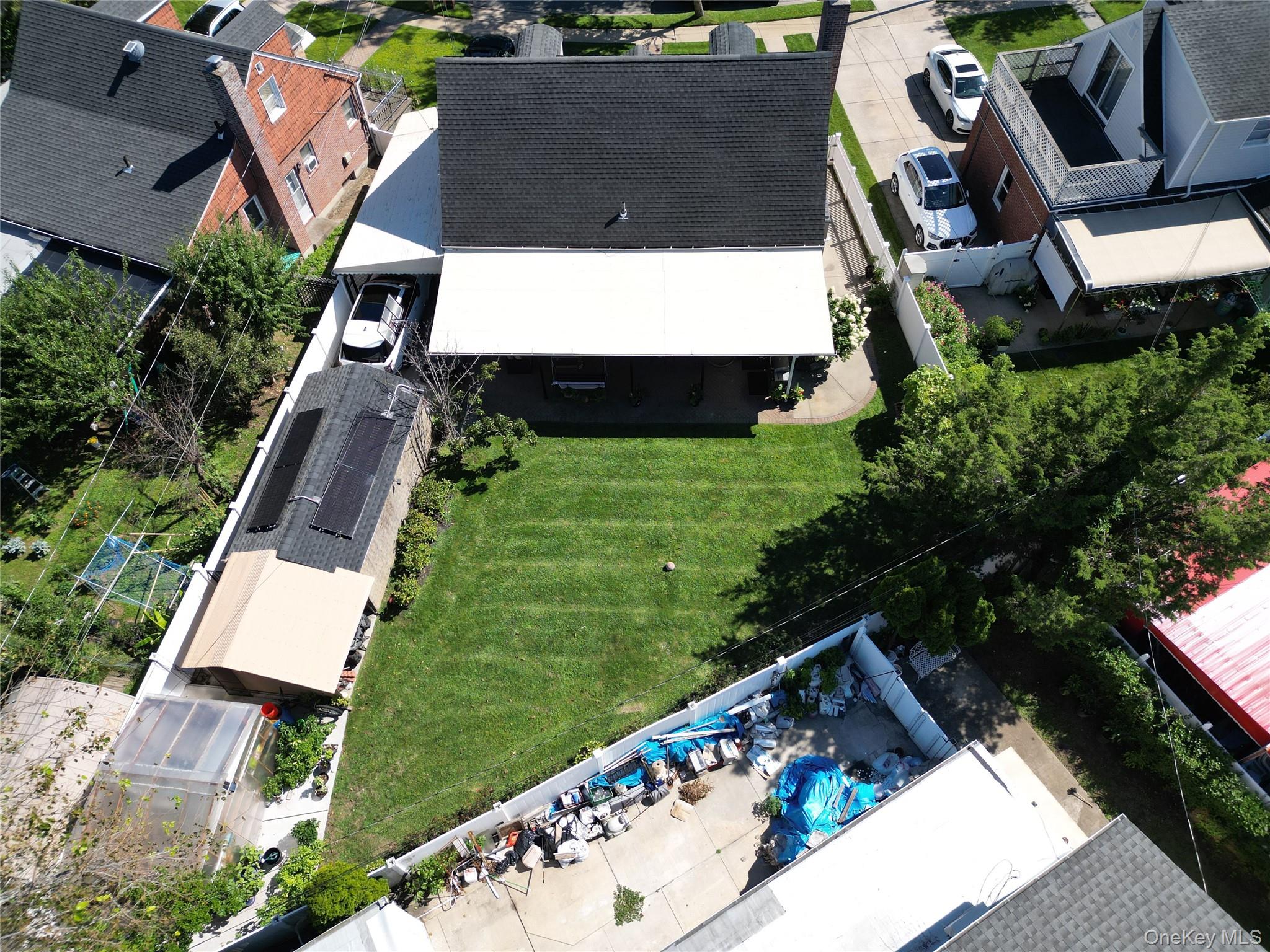 14 Plymouth Street, New Hyde Park, NY 11040