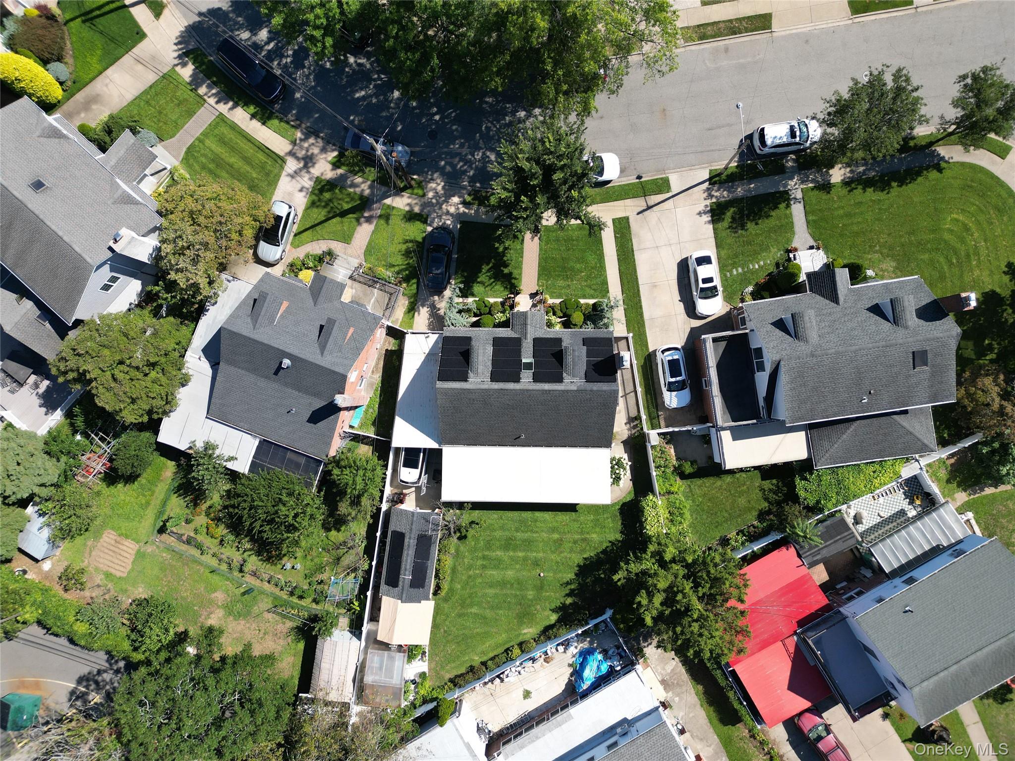 14 Plymouth Street, New Hyde Park, NY 11040