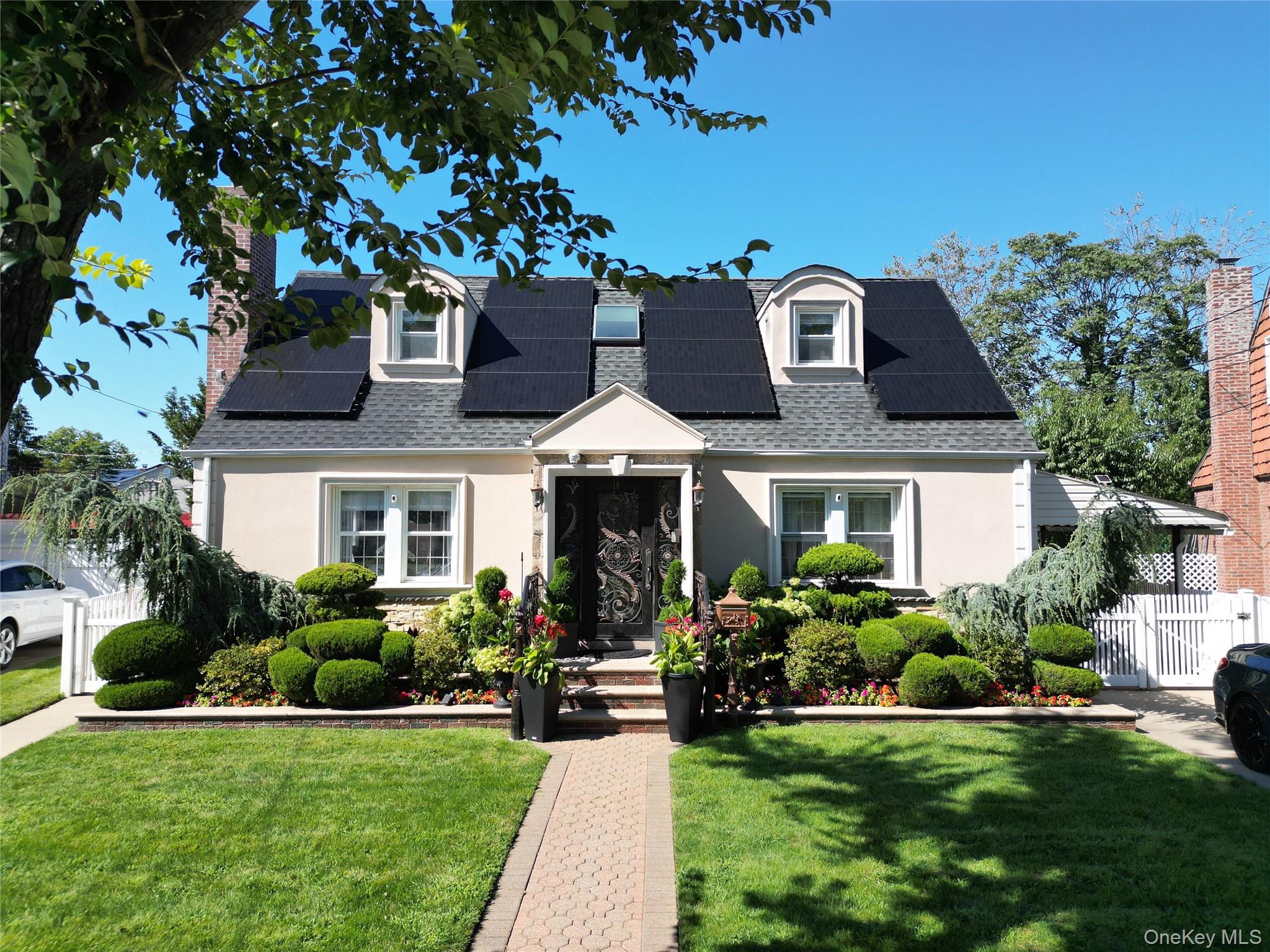 14 Plymouth Street, New Hyde Park, NY 11040