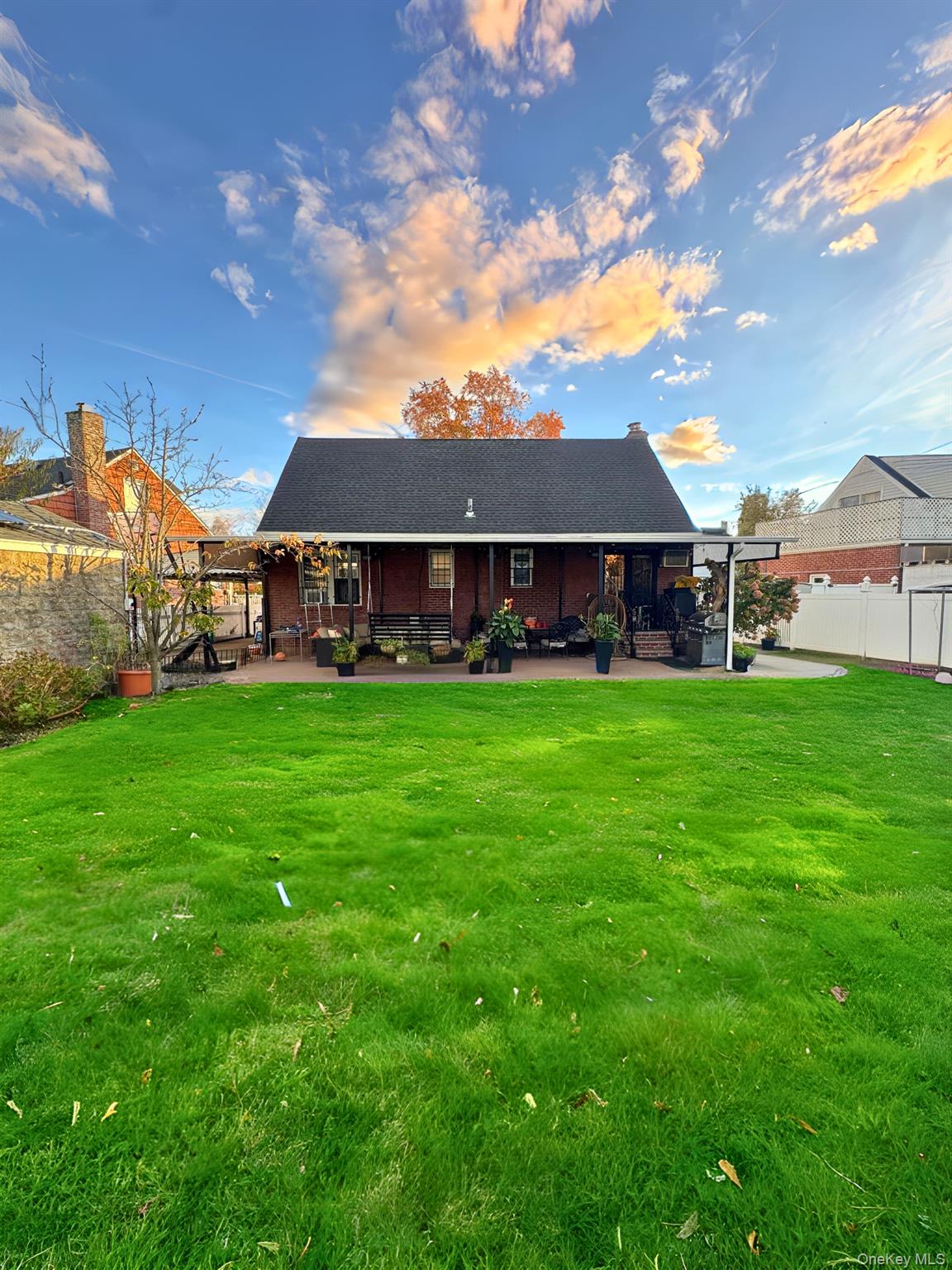 14 Plymouth Street, New Hyde Park, NY 11040