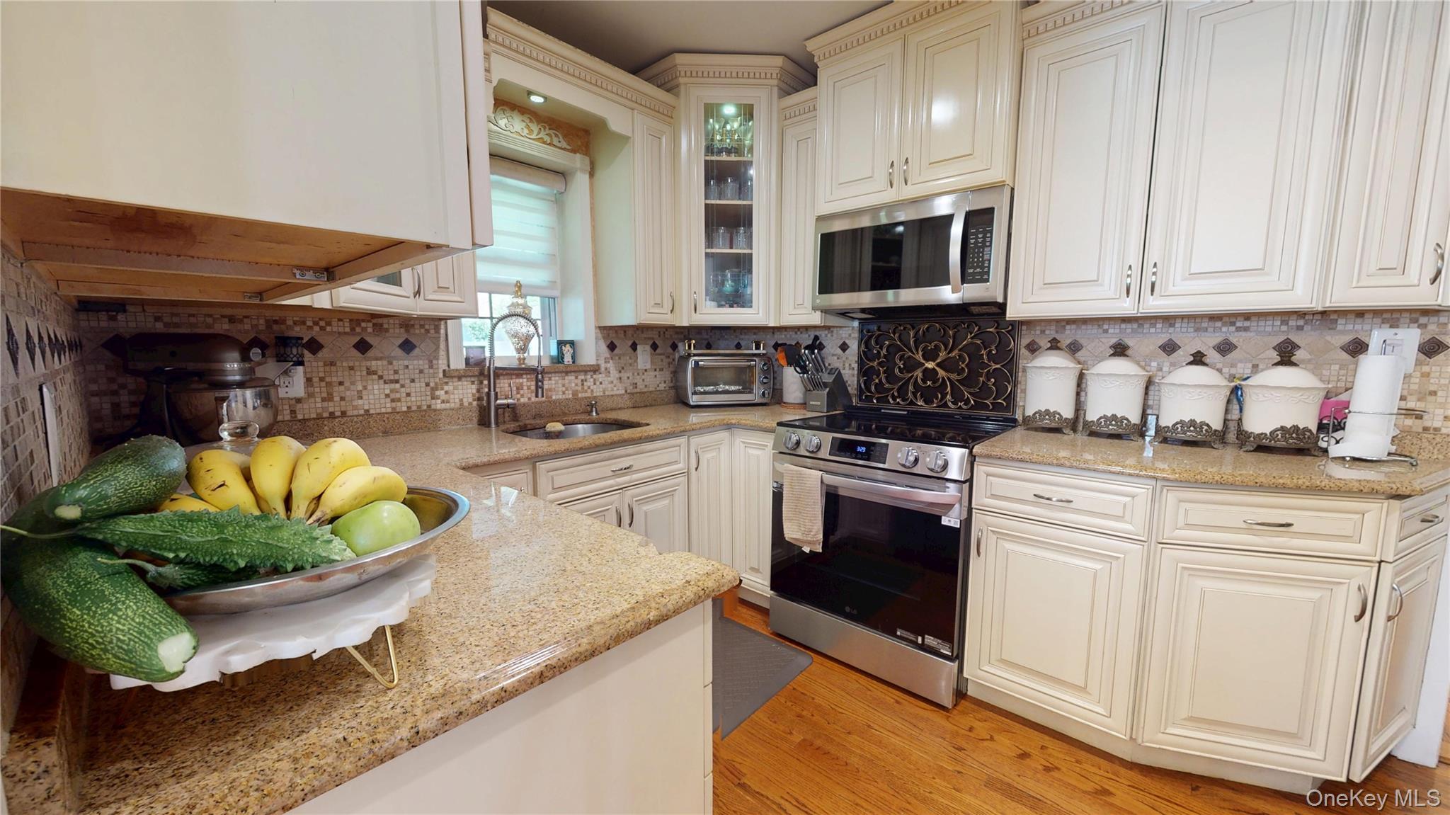 14 Plymouth Street, New Hyde Park, NY 11040