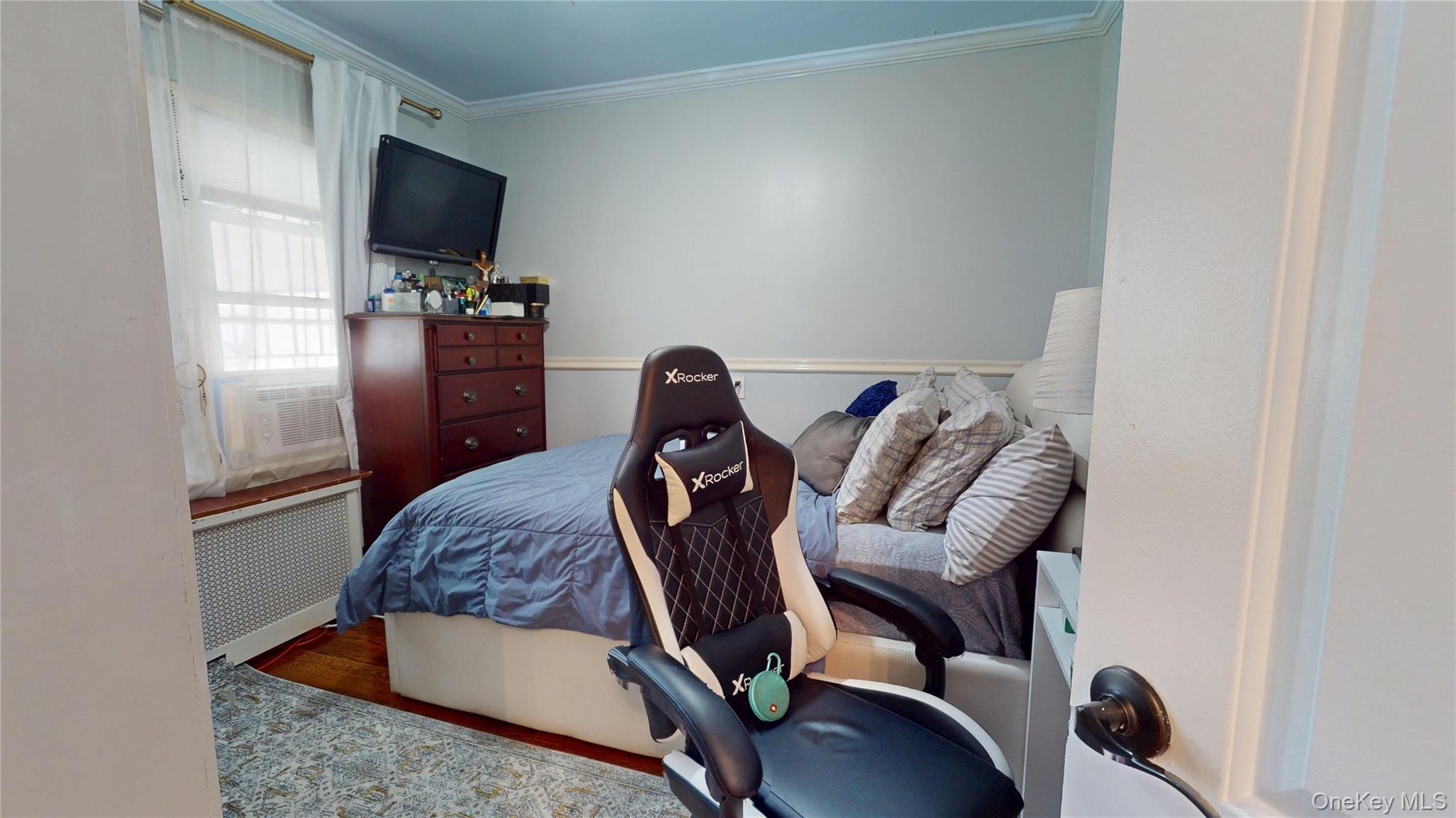 14 Plymouth Street, New Hyde Park, NY 11040