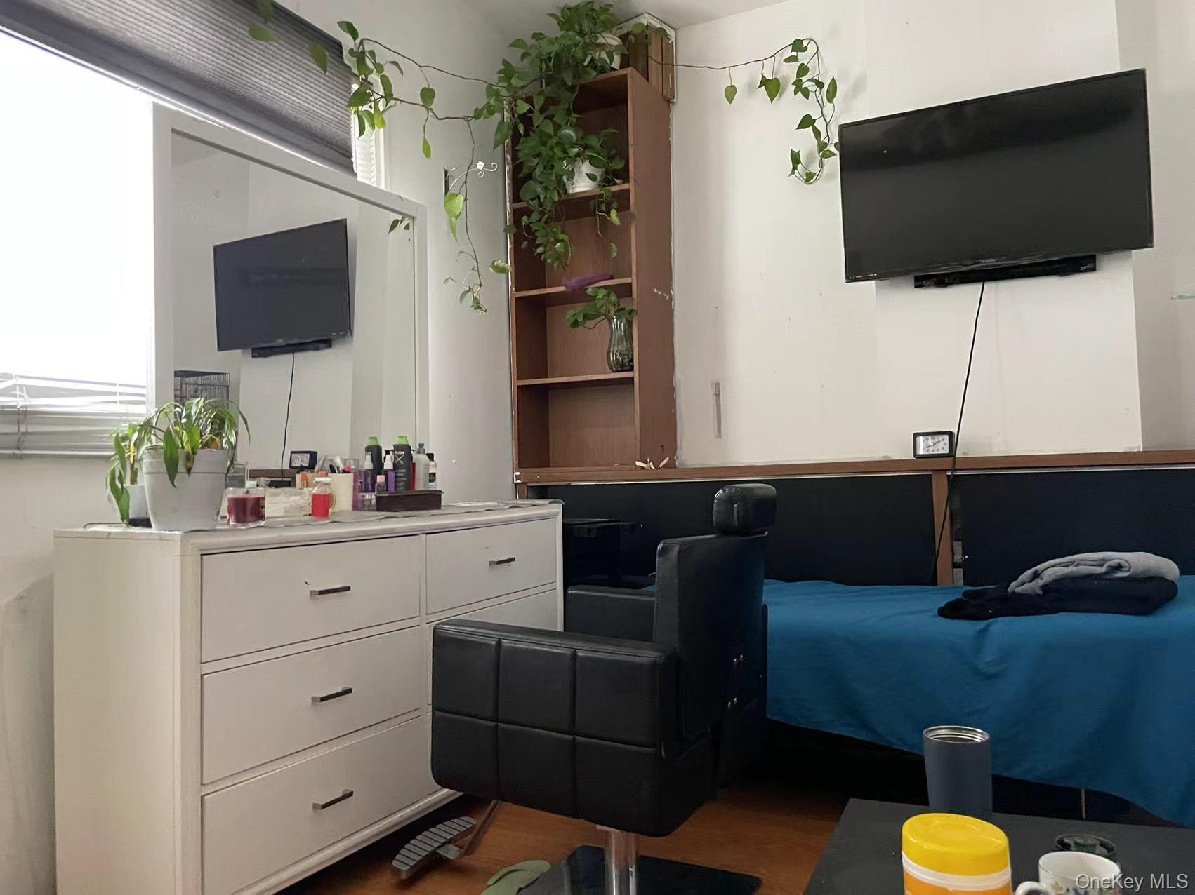 37-43 58th St, Woodside, NY 11377