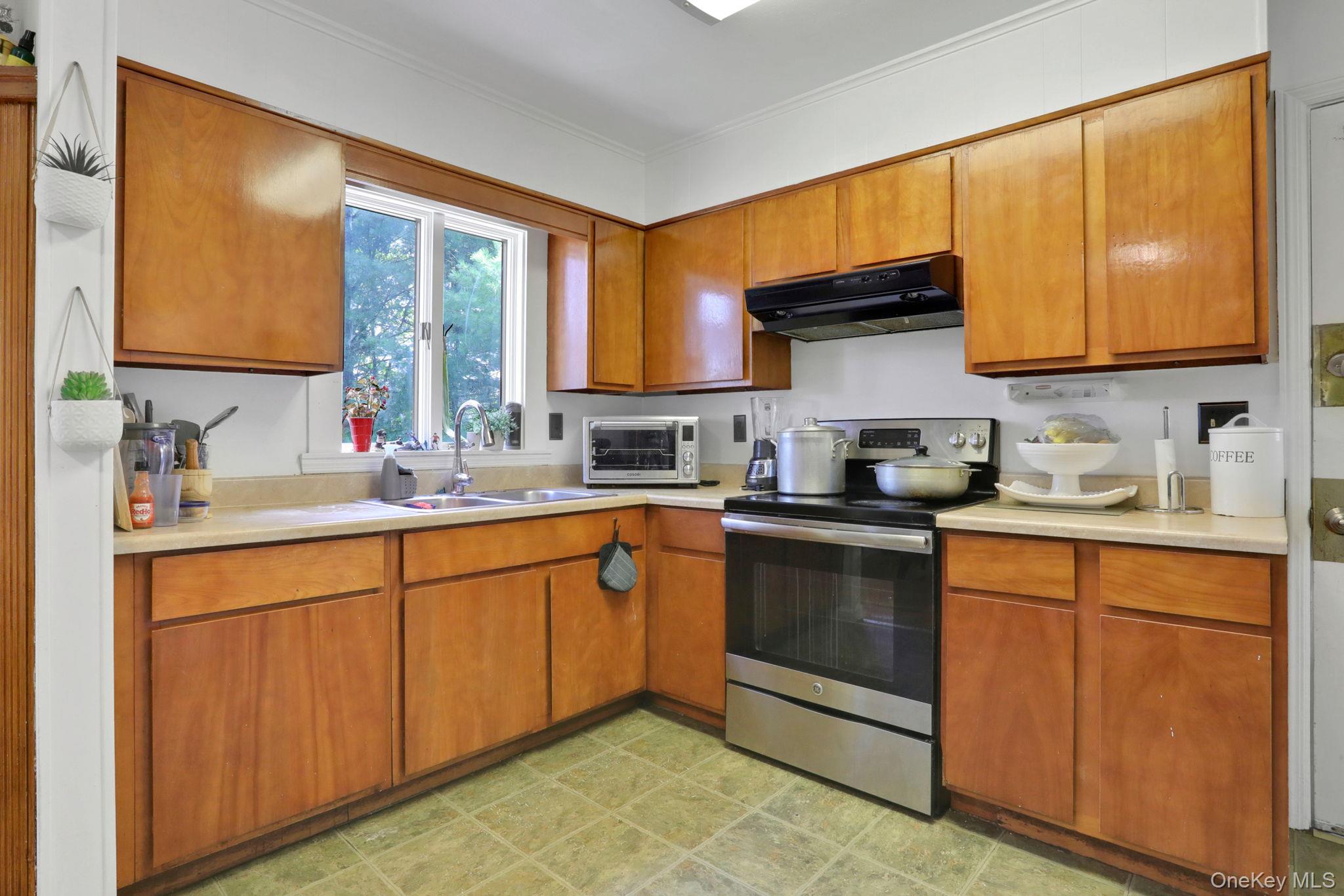 27 Osborne Hill Road, Wappingers Falls, NY 12590