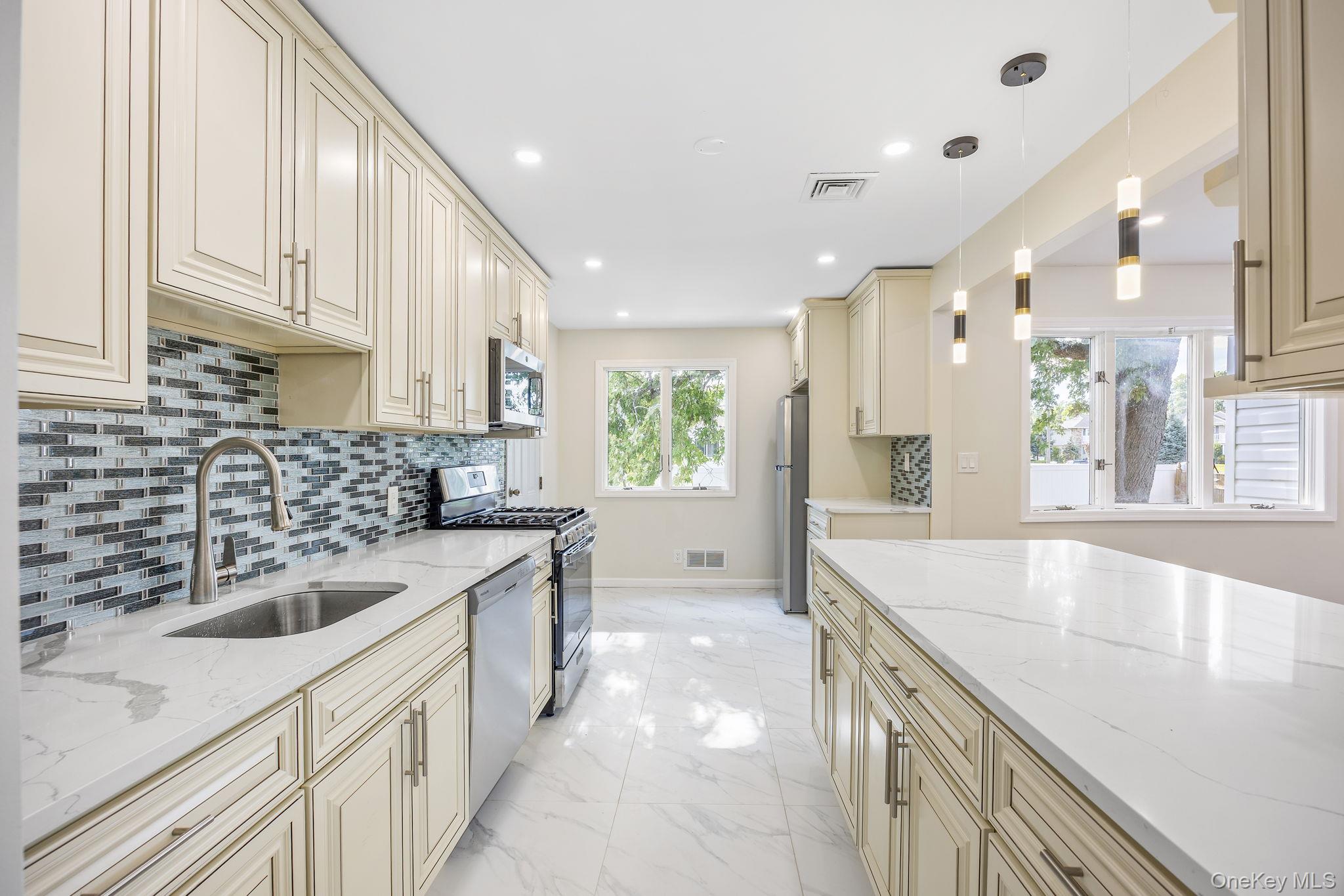 20 E 8th Street, Deer Park, NY 11729