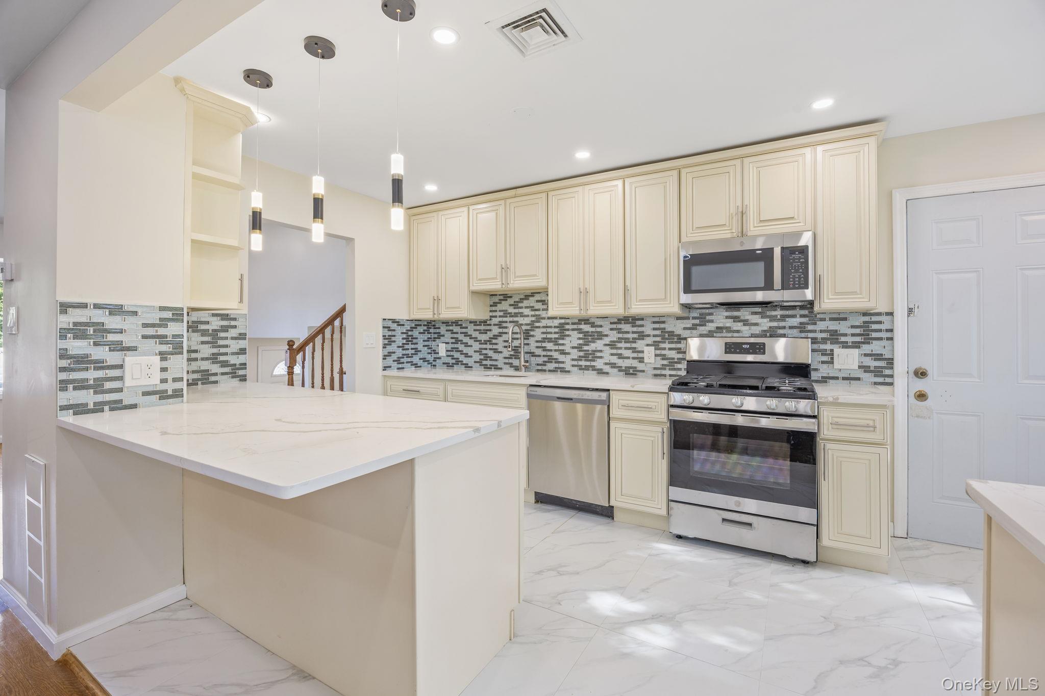 20 E 8th Street, Deer Park, NY 11729