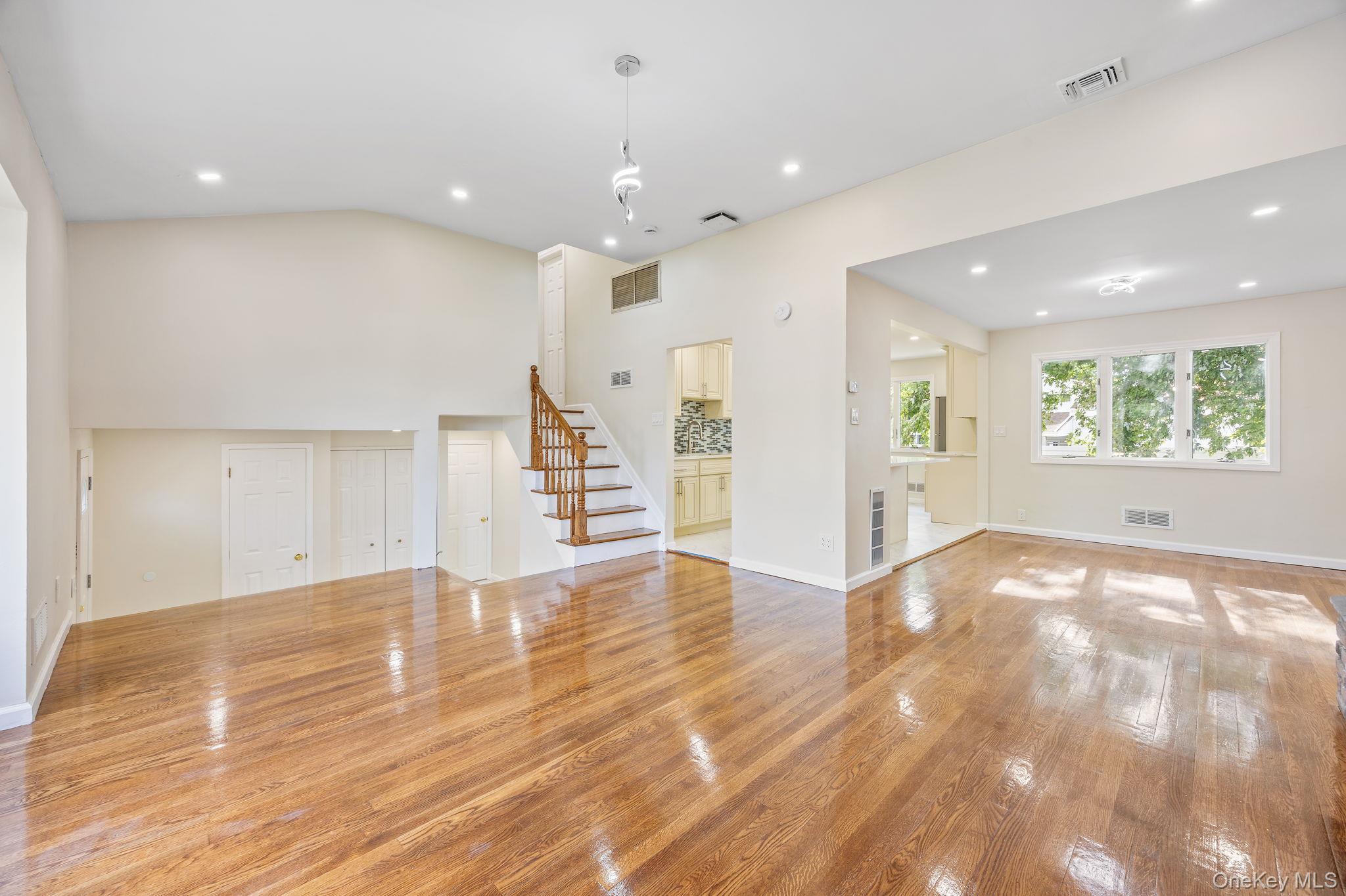 20 E 8th Street, Deer Park, NY 11729