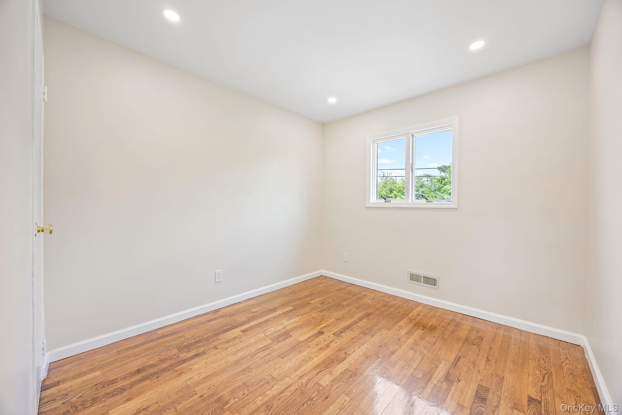 20 E 8th Street, Deer Park, NY 11729