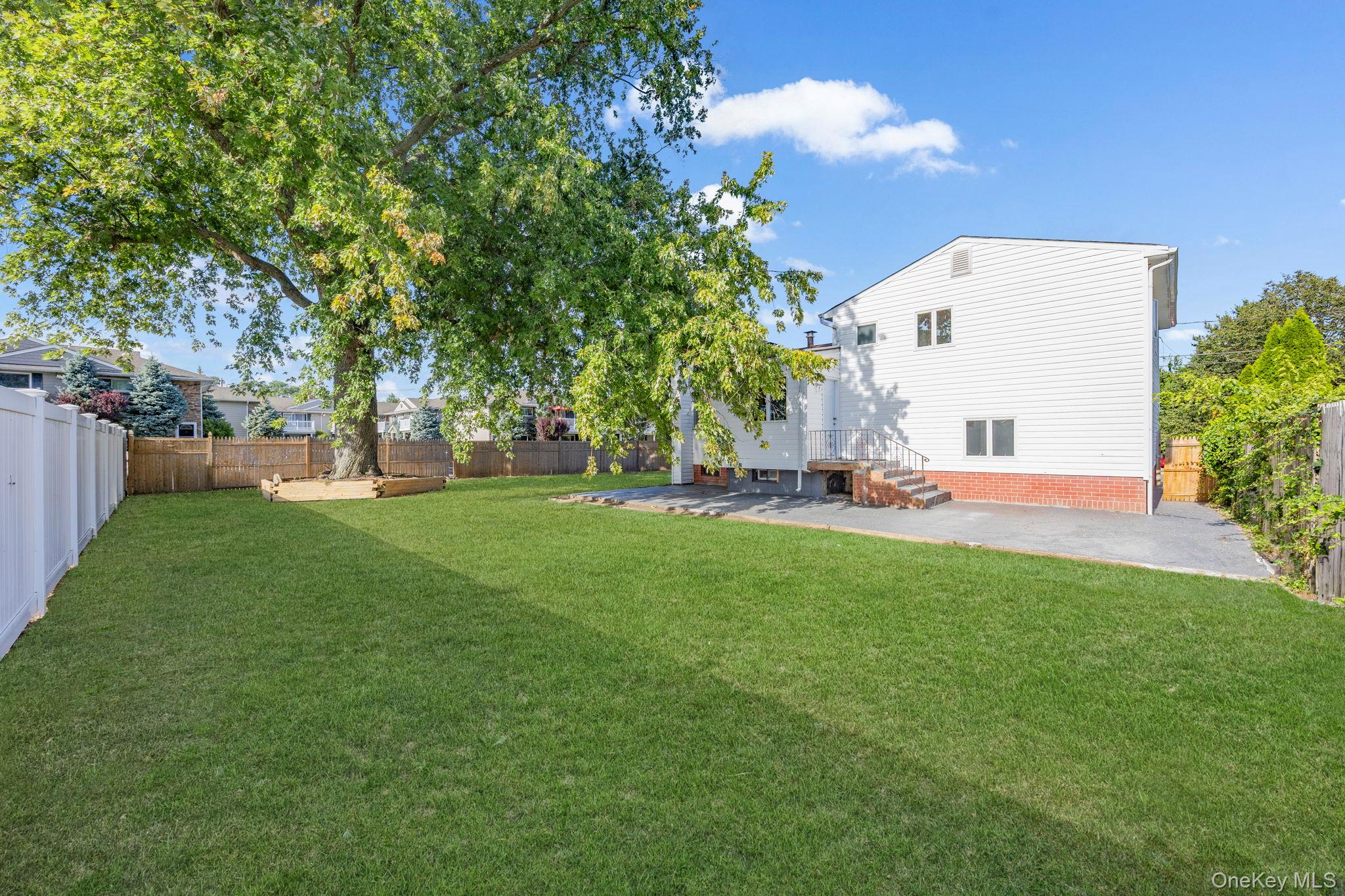 20 E 8th Street, Deer Park, NY 11729