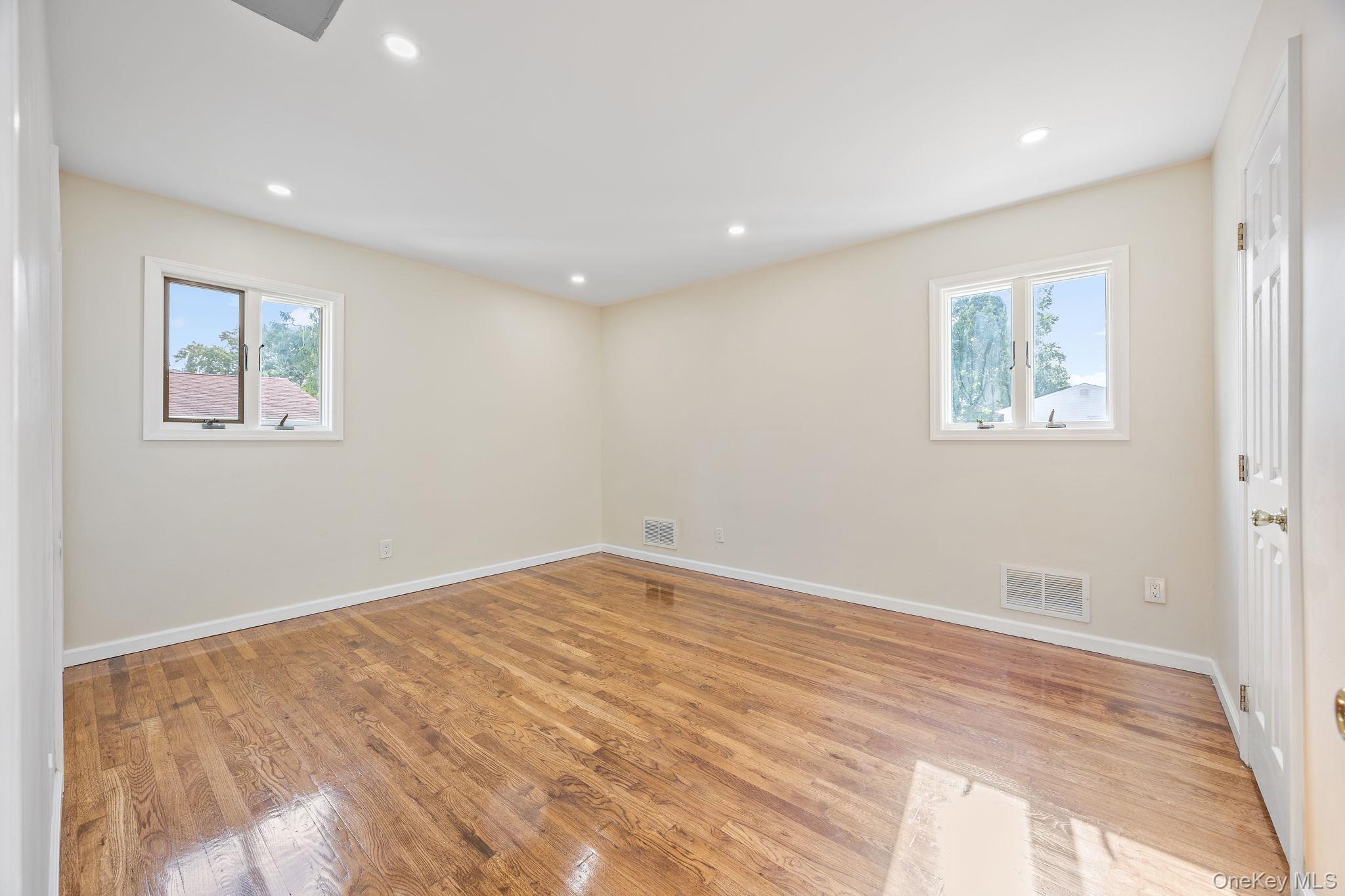 20 E 8th Street, Deer Park, NY 11729