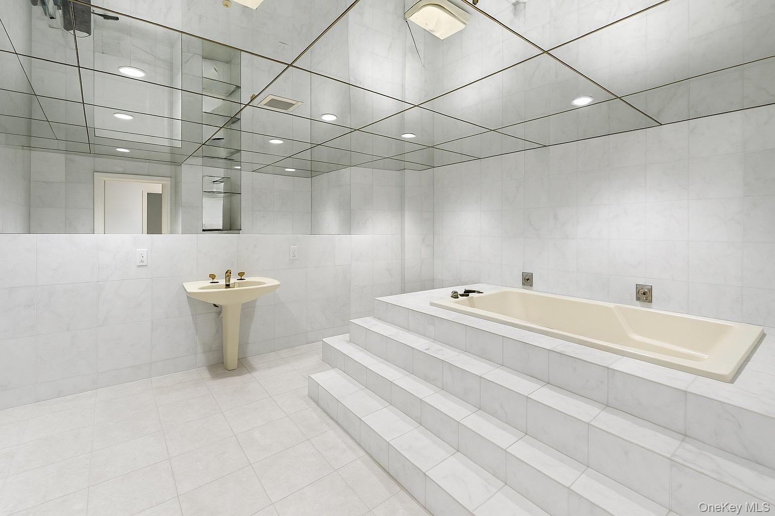 19404 110th Road, Saint Albans, NY 11412