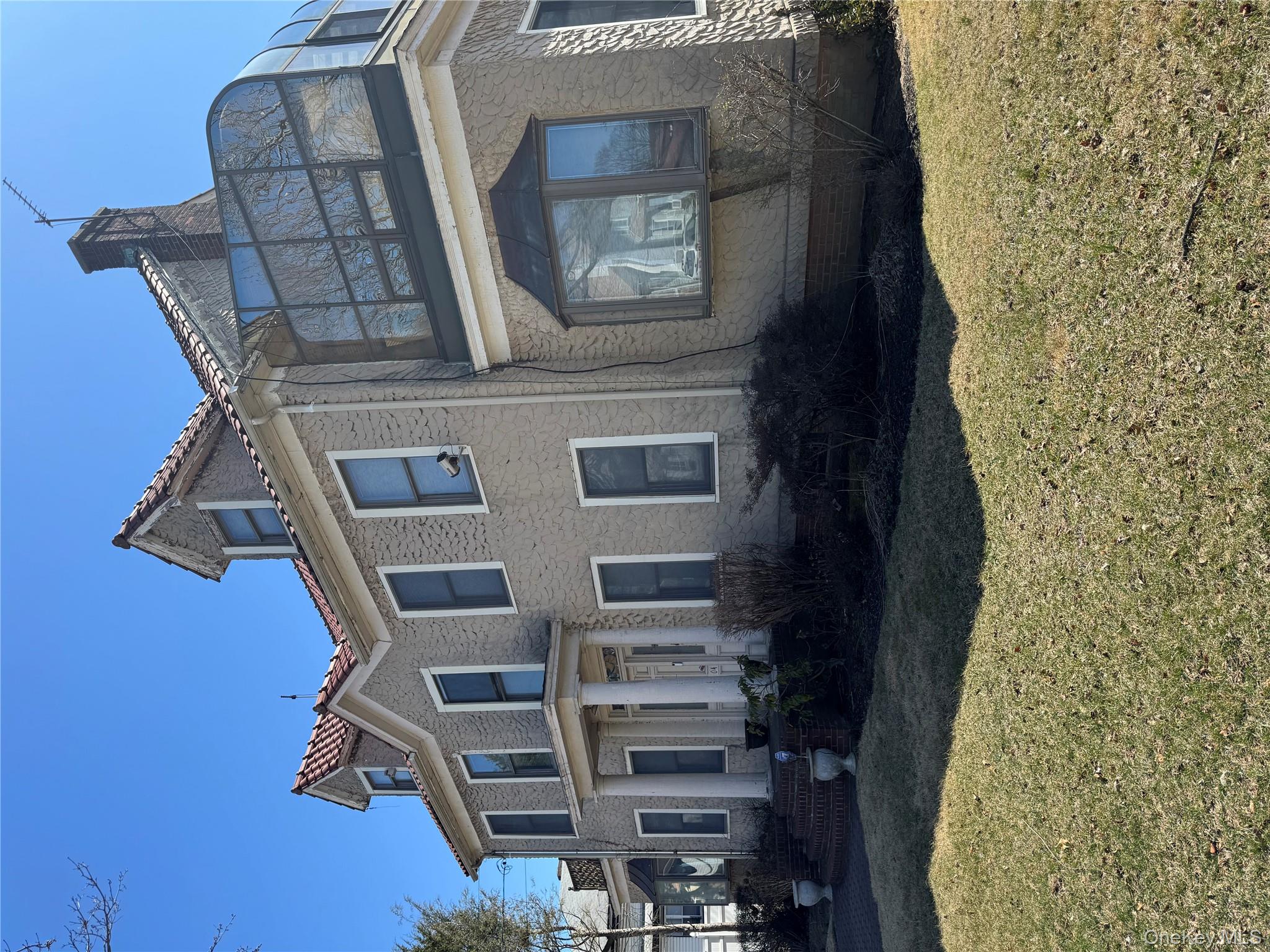 19404 NW 110th Road, Saint Albans, NY 11412