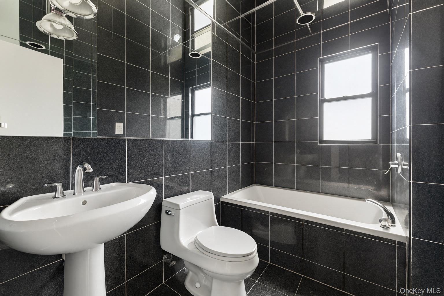 19404 110th Road, Saint Albans, NY 11412