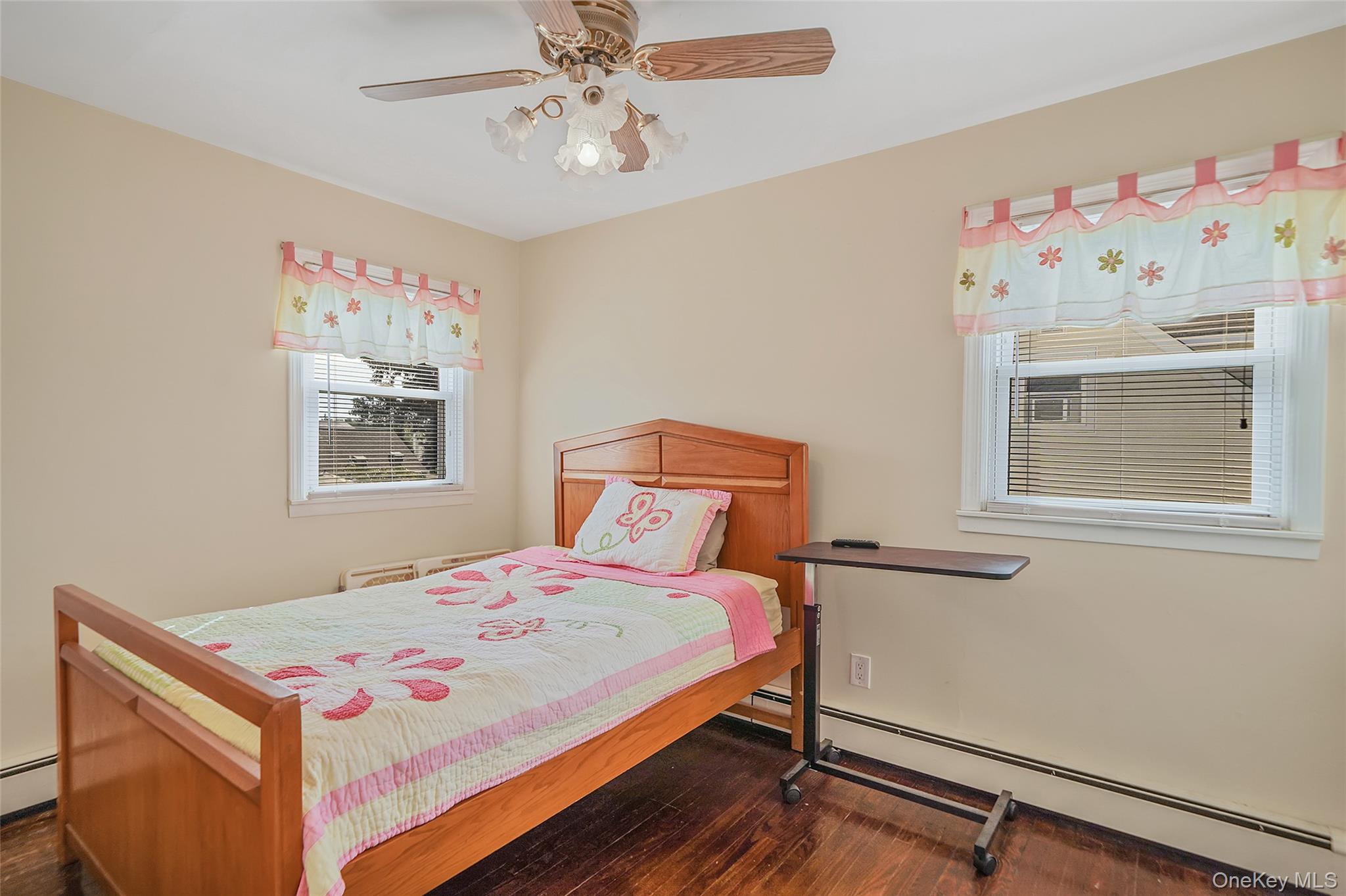 546 S Walnut Street, Lindenhurst, NY 11757