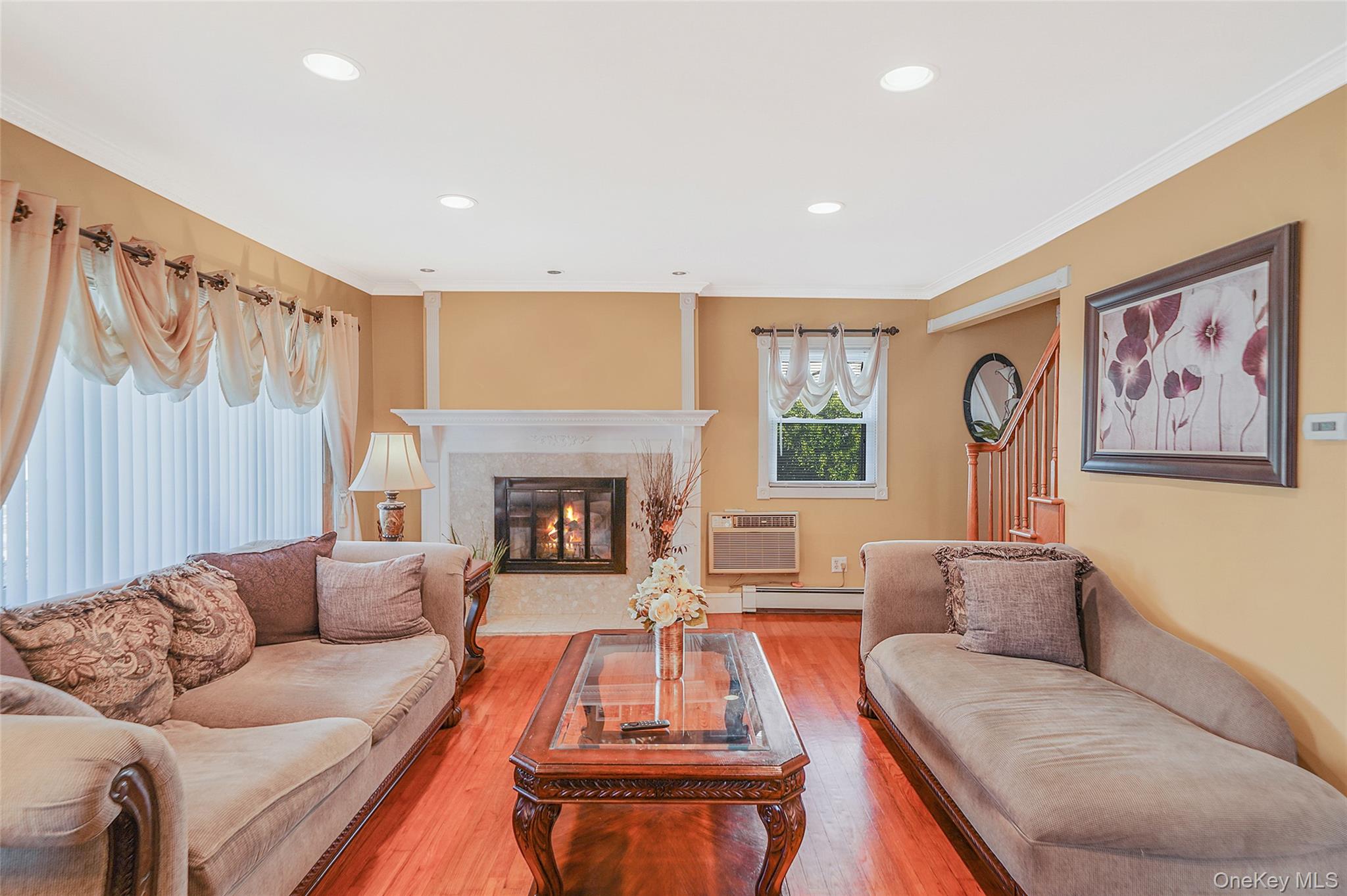 546 S Walnut Street, Lindenhurst, NY 11757