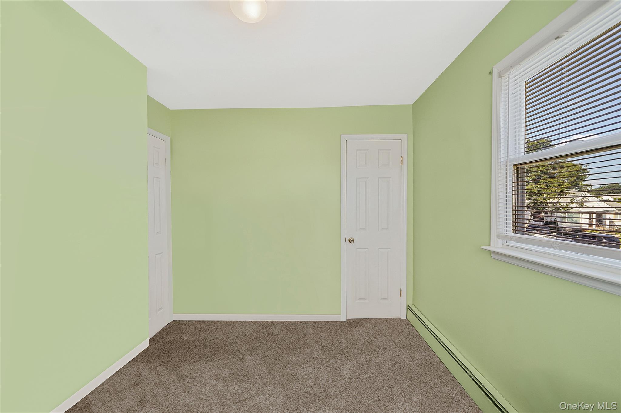 546 S Walnut Street, Lindenhurst, NY 11757