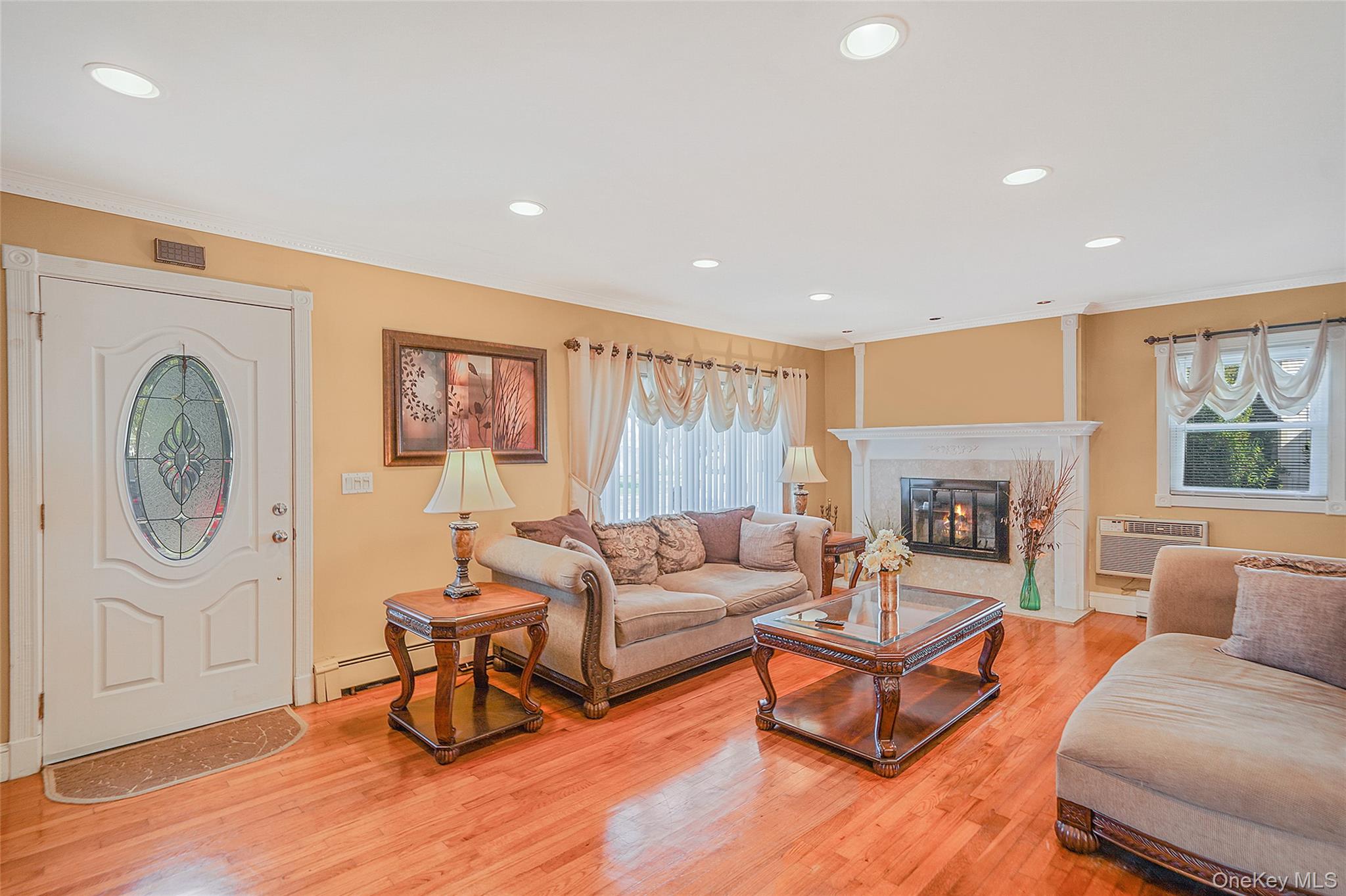 546 S Walnut Street, Lindenhurst, NY 11757