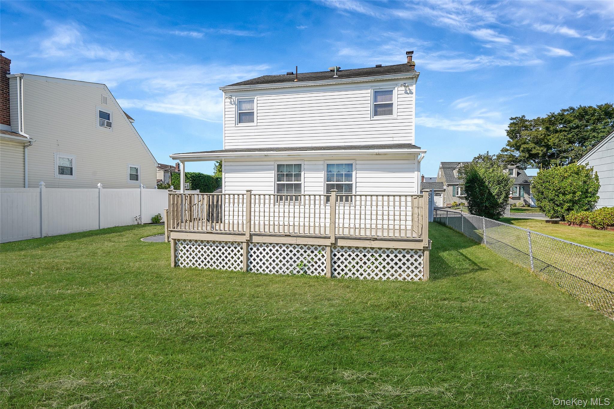 546 S Walnut Street, Lindenhurst, NY 11757