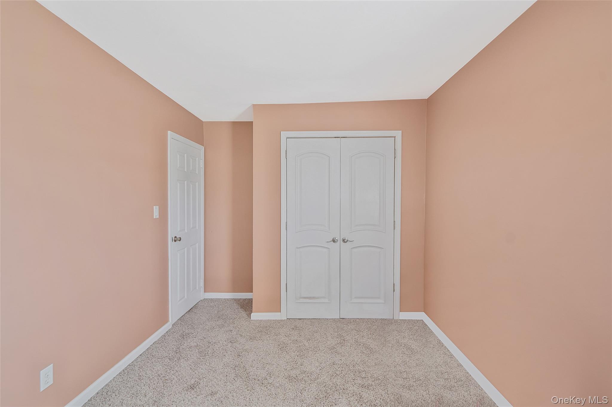 546 S Walnut Street, Lindenhurst, NY 11757