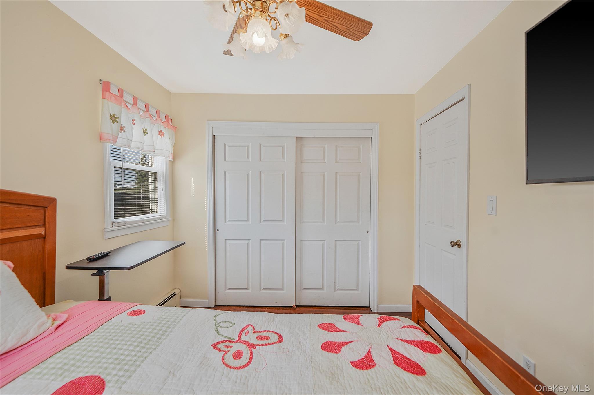 546 S Walnut Street, Lindenhurst, NY 11757