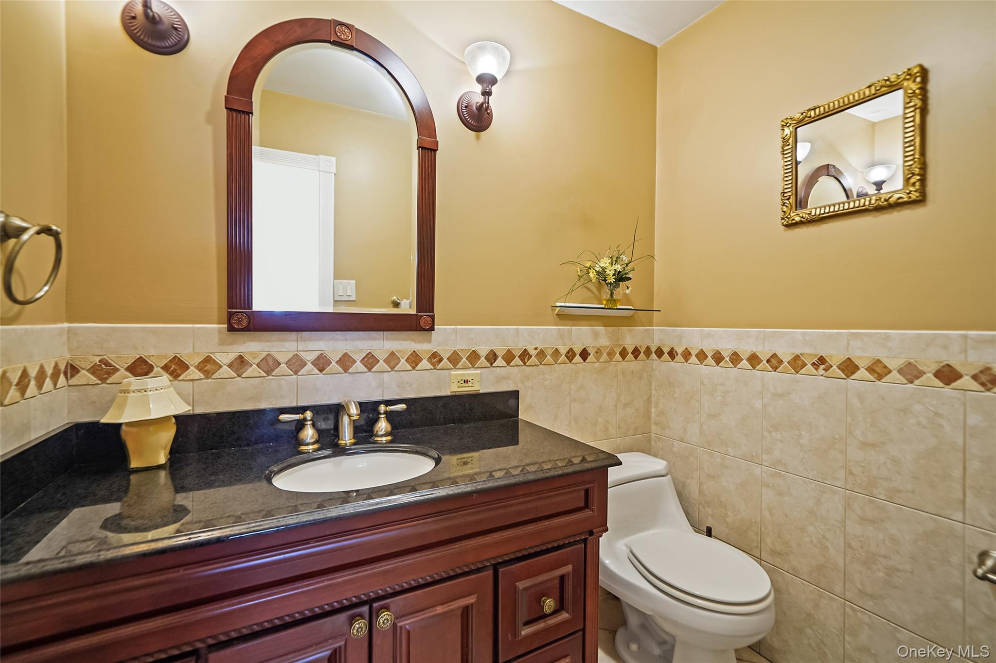 546 S Walnut Street, Lindenhurst, NY 11757