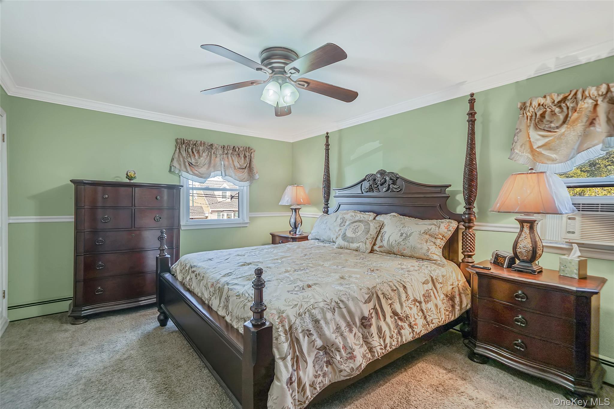 546 S Walnut Street, Lindenhurst, NY 11757