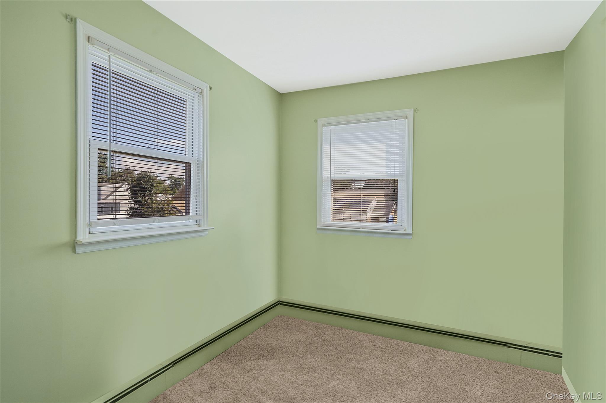 546 S Walnut Street, Lindenhurst, NY 11757