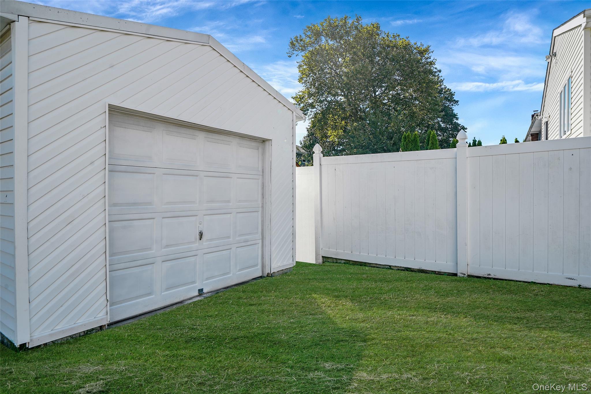 546 S Walnut Street, Lindenhurst, NY 11757