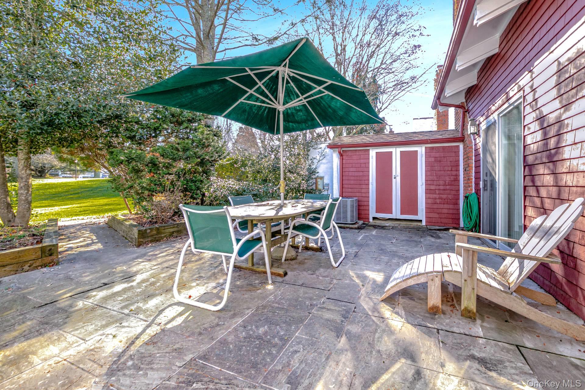 6 Toilsome Lane, East Hampton, NY 11937