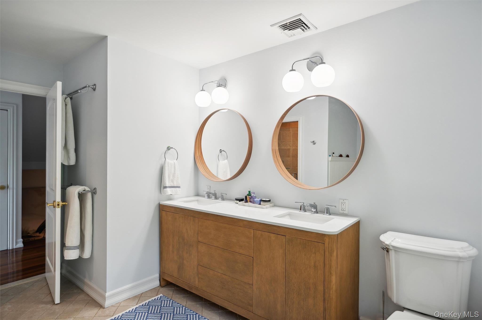 409 Old Canoe Place Road, Southampton, NY 11968