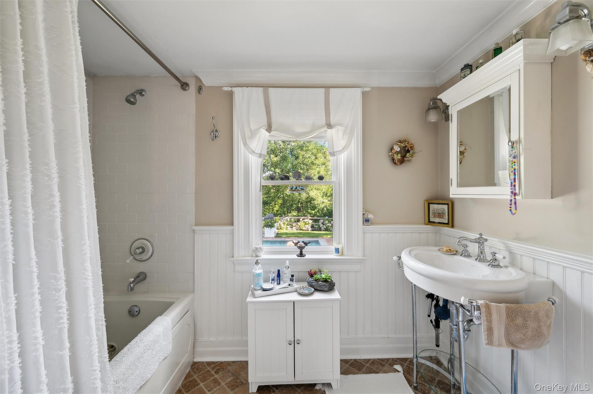 409 Old Canoe Place Road, Southampton, NY 11968