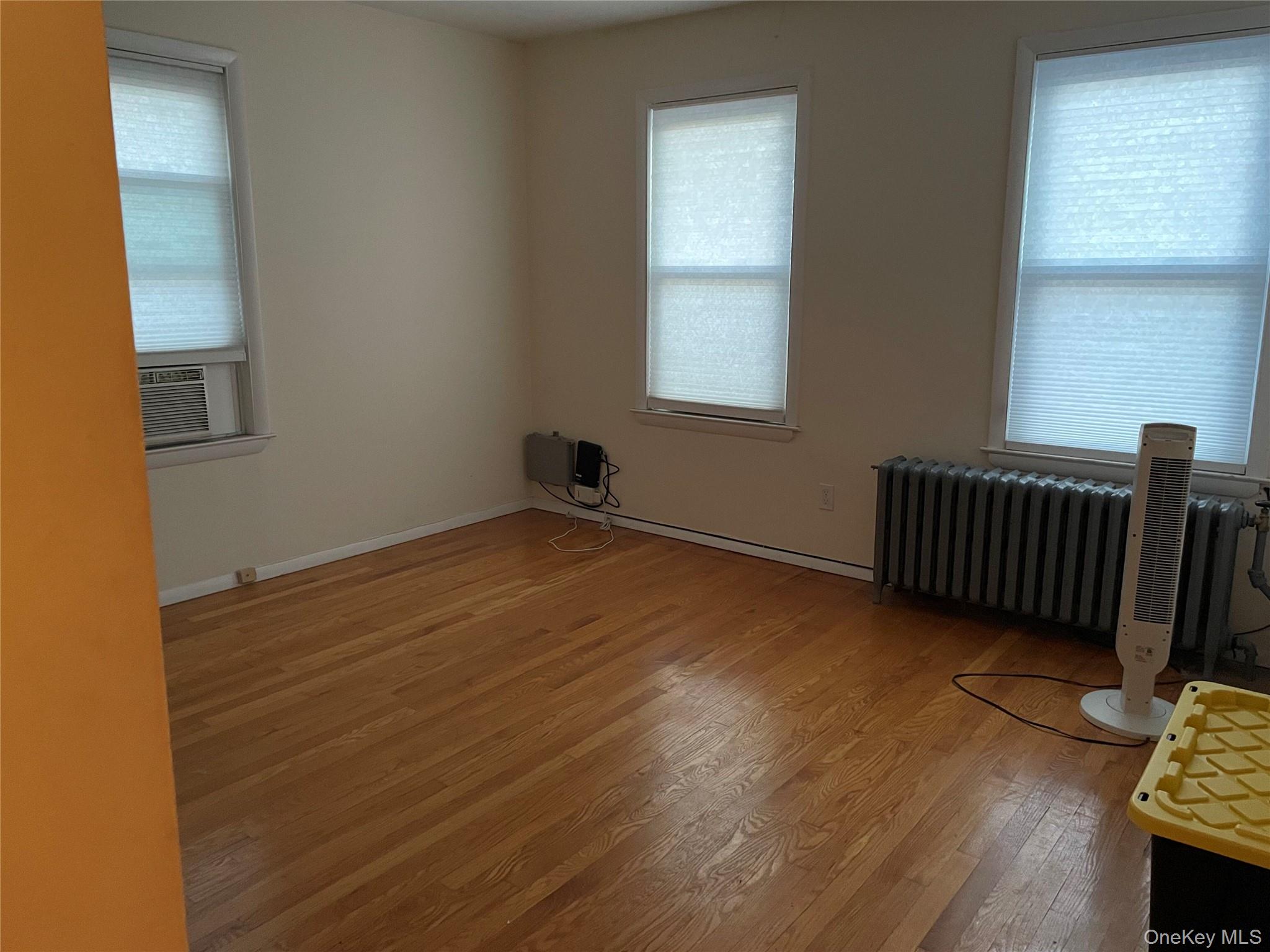 7 N Maryland Avenue, Port Washington, NY 11050