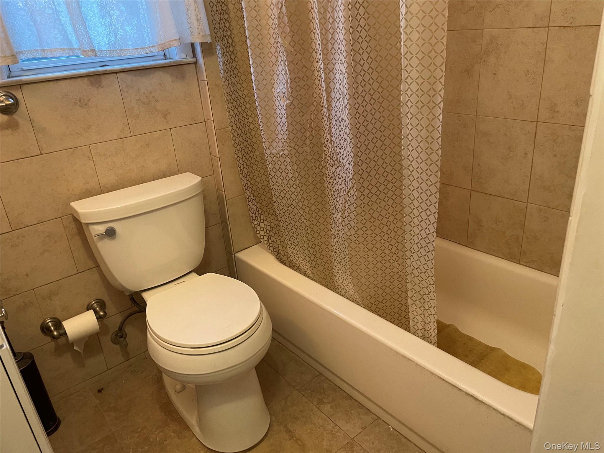 7 N Maryland Avenue, Port Washington, NY 11050