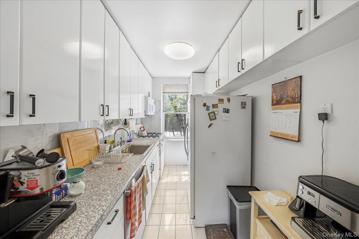 67-66 108th Street # B31, Forest Hills, NY 11375