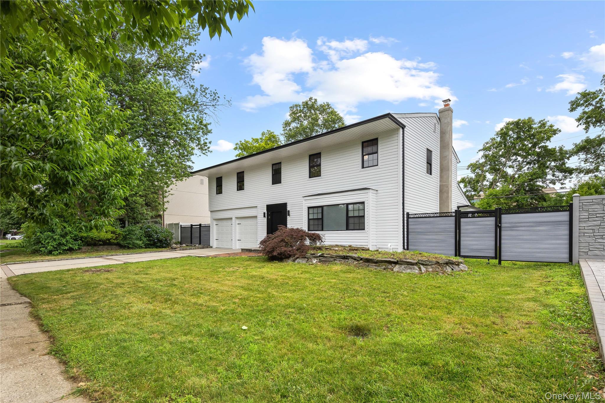 26 Roseanne Drive, Woodbury, NY 11797