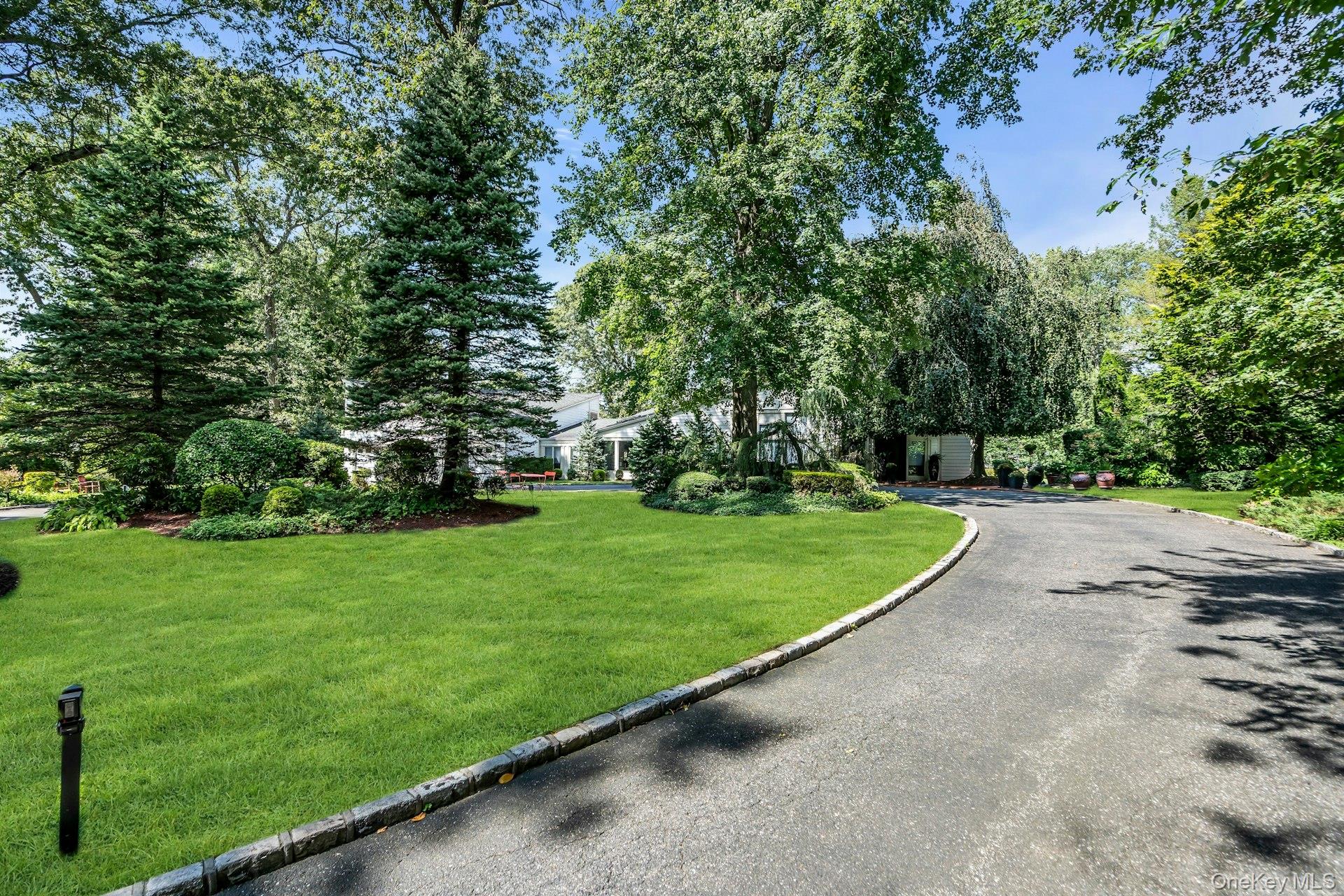 5 Carol Lane, Upper Brookville, NY 11545