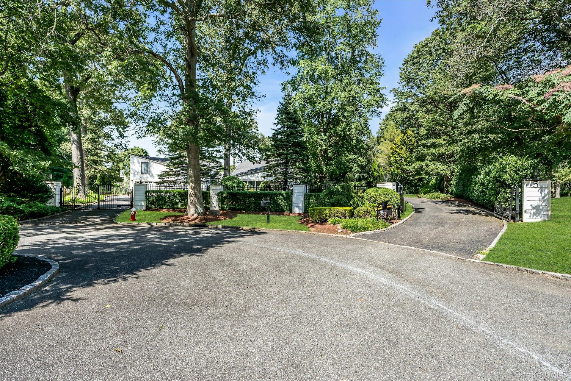 5 Carol Lane, Upper Brookville, NY 11545